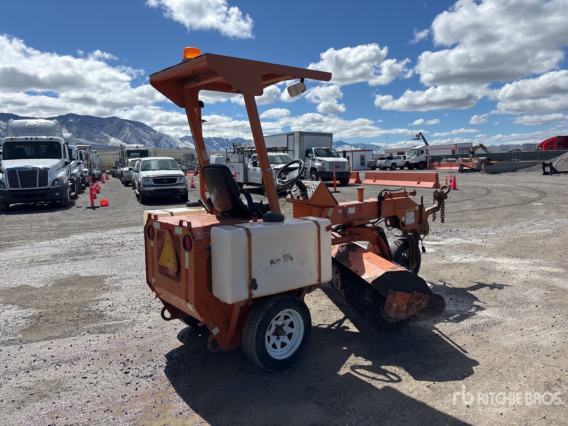 Aspect général with Image, coin arrière droit