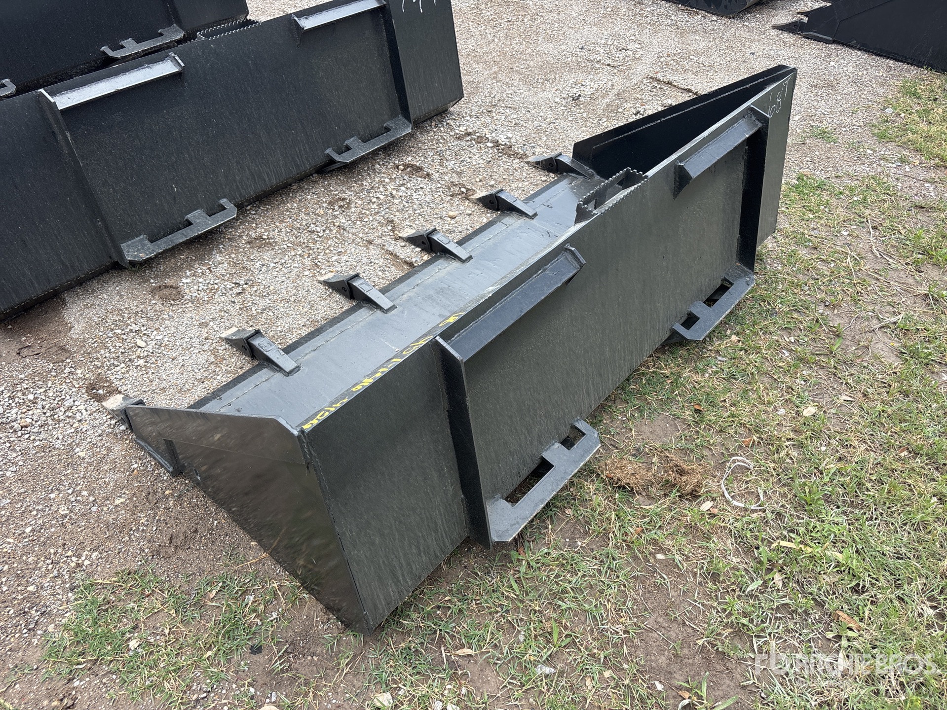 General Appearance with Foto, angolo posteriore sinistro