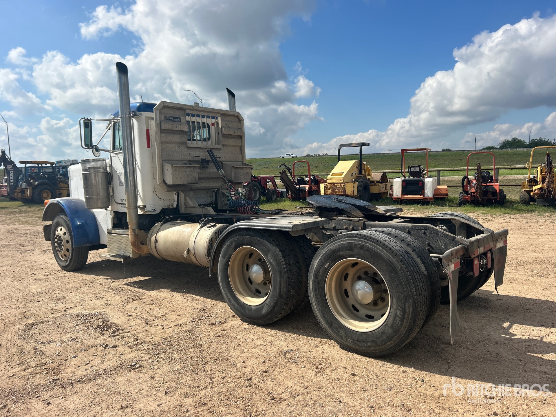 General Appearance with Imagen: esquina trasera izquierda