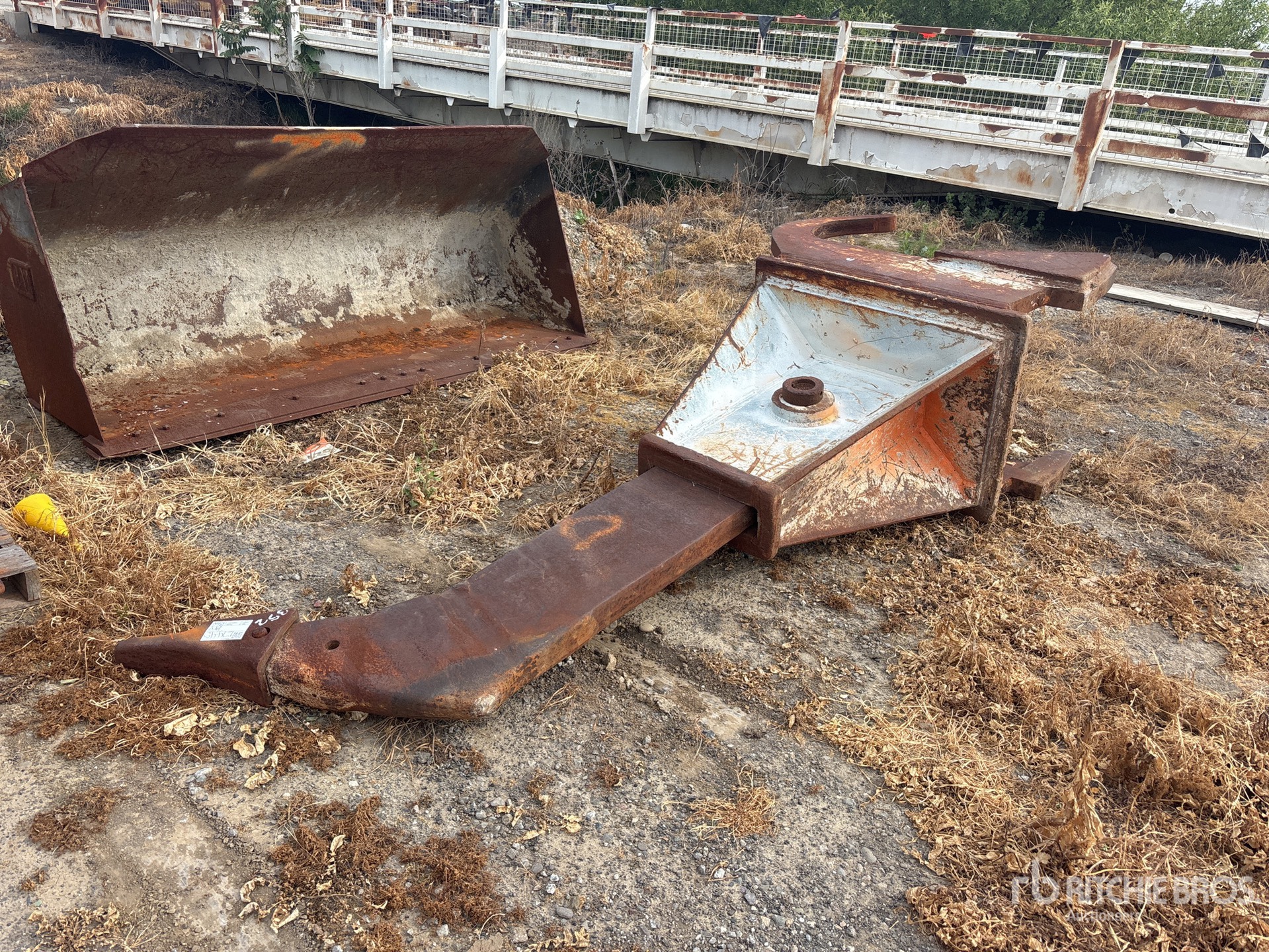 General Appearance with Bild, Ecke vorne links