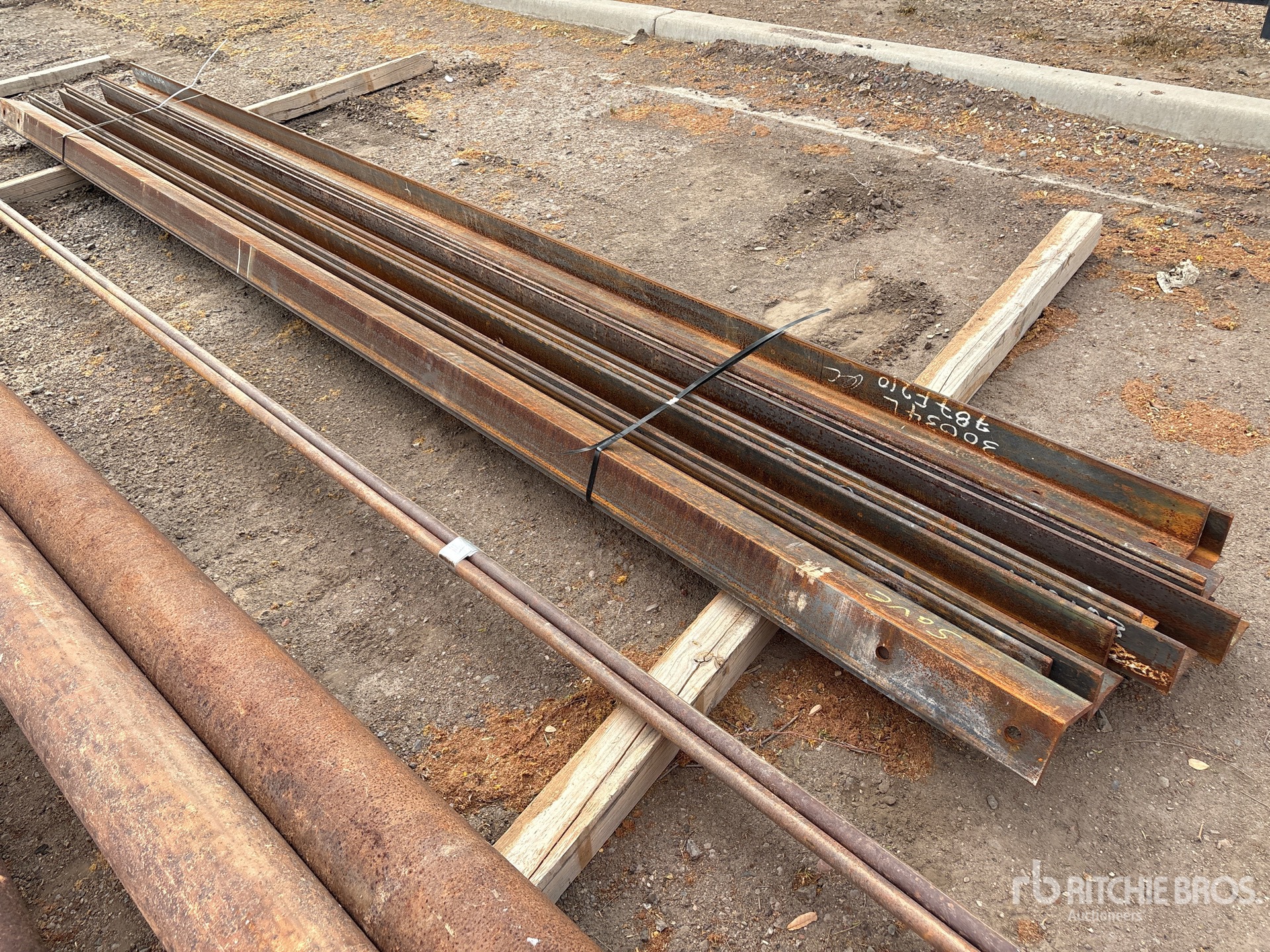 General Appearance with Bild, Ecke vorne links