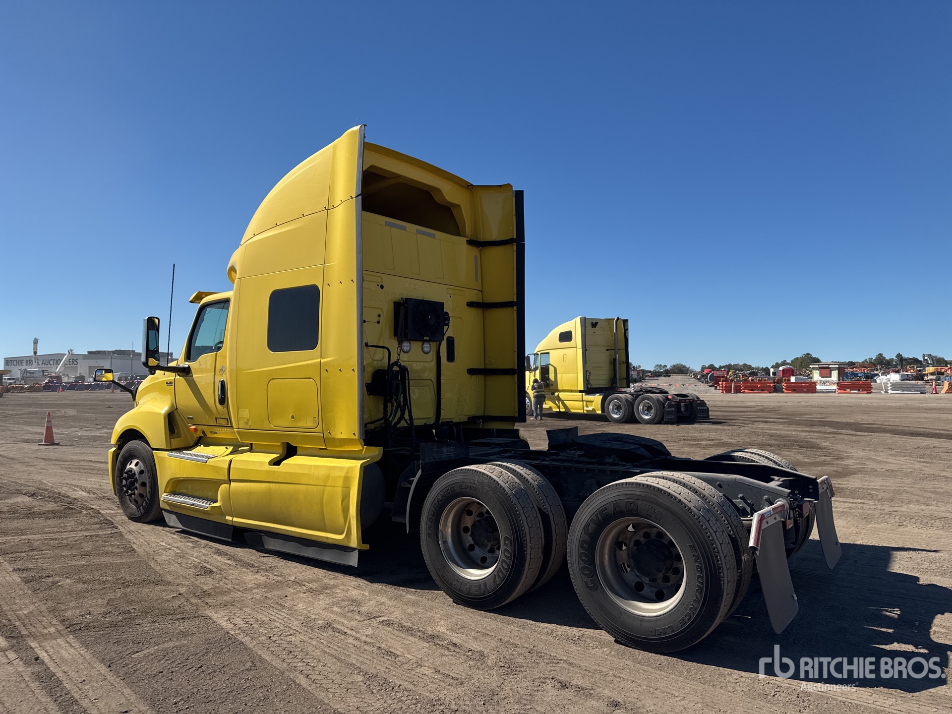 Aspect général with Image, coin arrière gauche