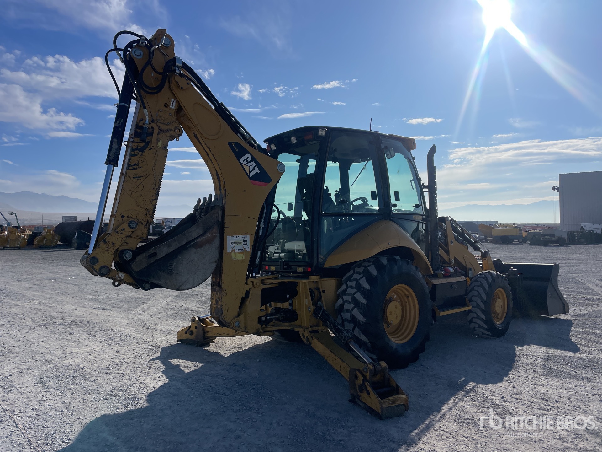 General Appearance with Foto, angolo anteriore sinistro