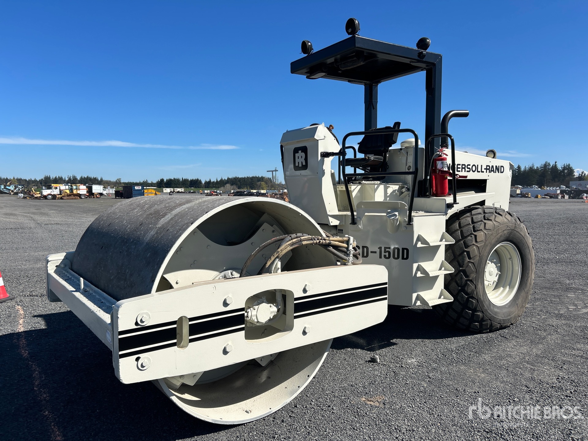 General Appearance with Bild, Ecke vorne links