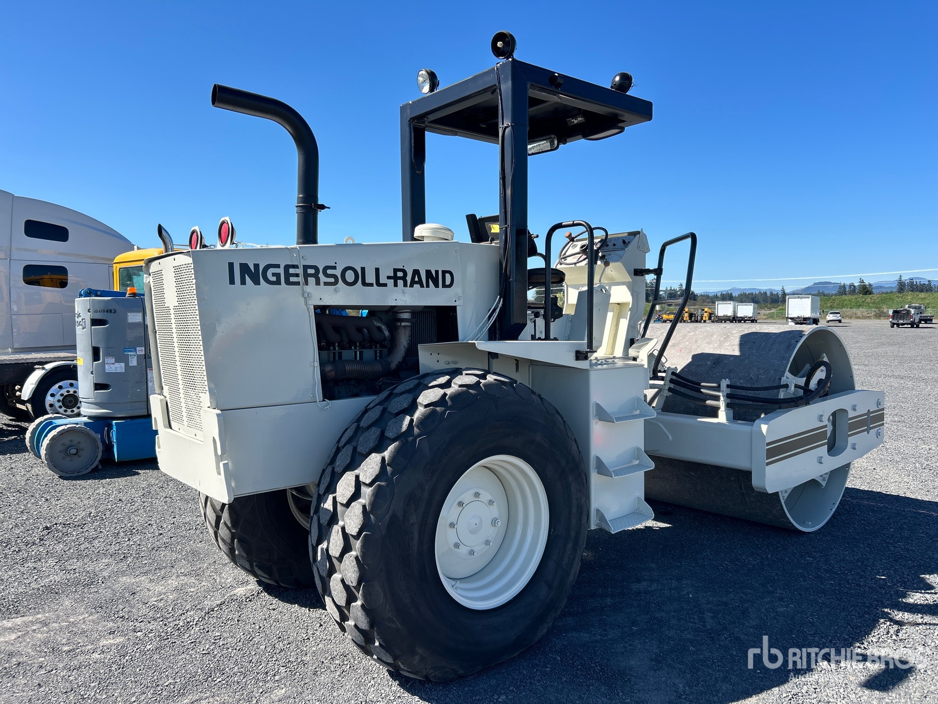 General Appearance with Bild, Ecke hinten rechts