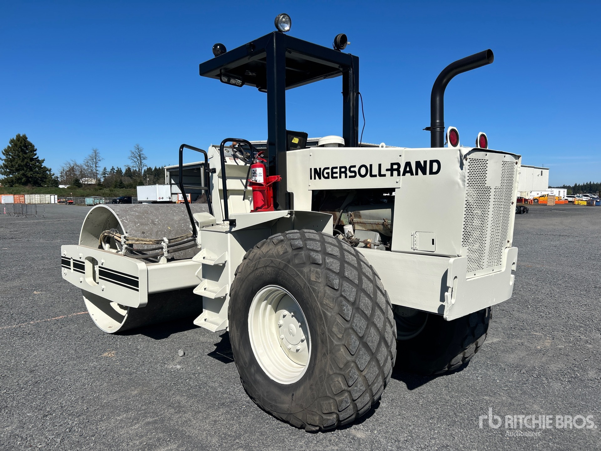 General Appearance with Bild, Ecke hinten links