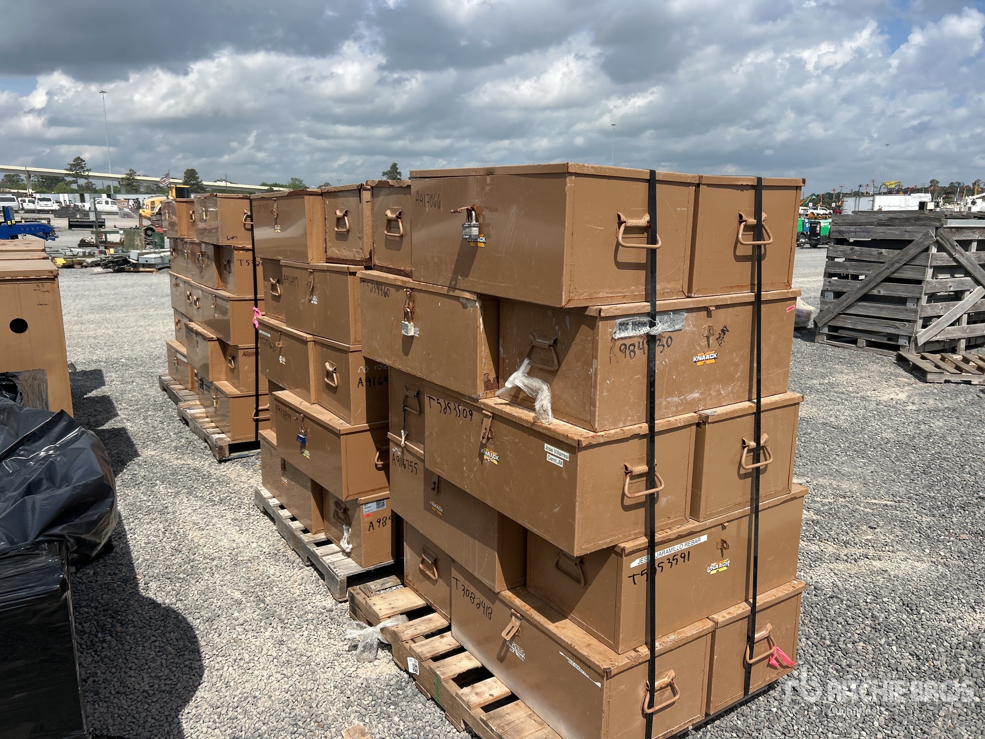 General Appearance with Foto, angolo posteriore sinistro