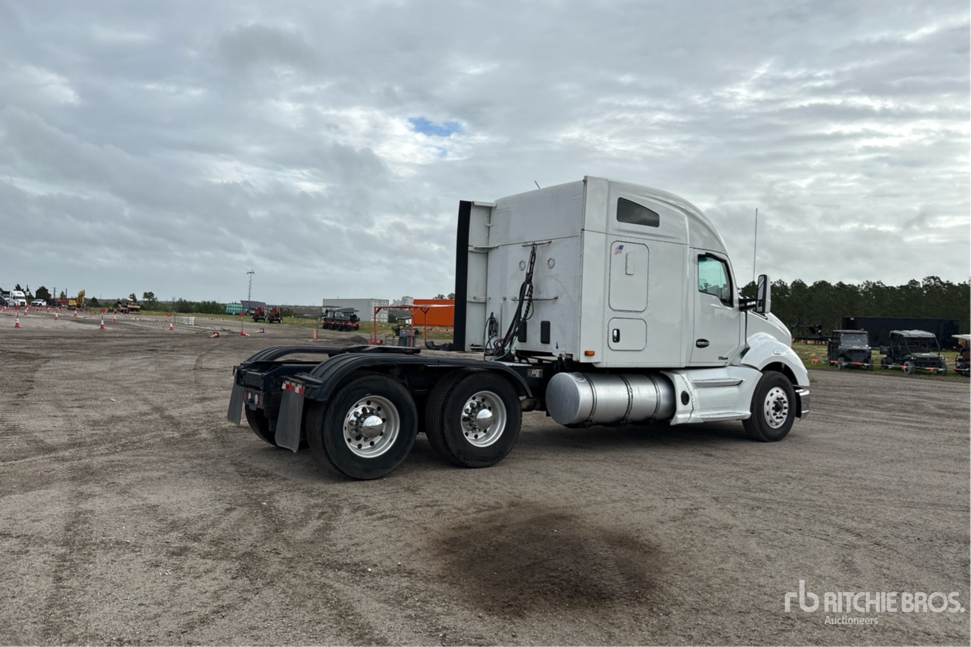 Aspect général with Image, coin arrière droit