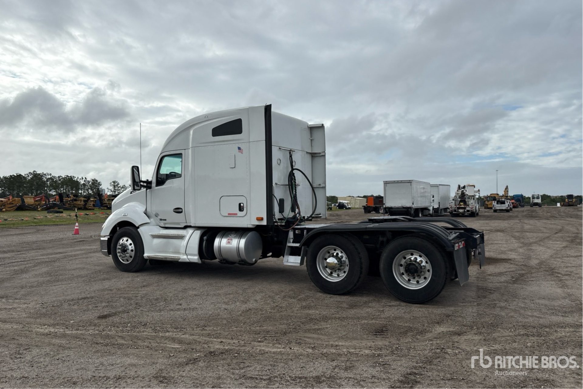 Aspect général with Image, coin arrière gauche