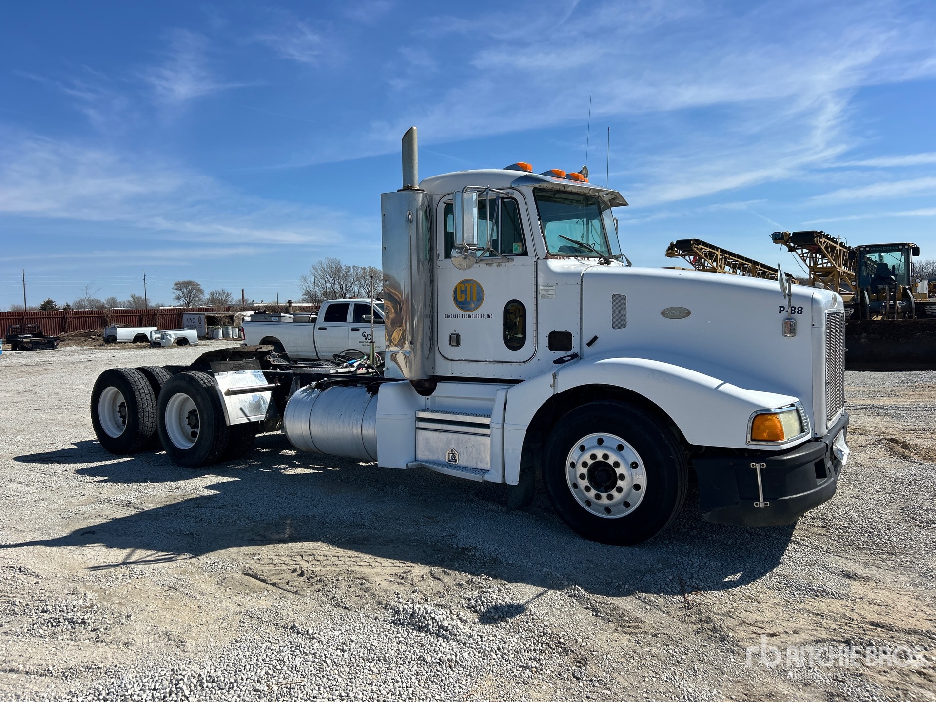 General Appearance with Foto, angolo anteriore destro