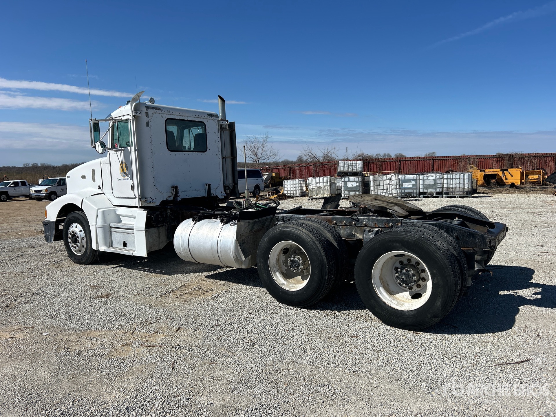 General Appearance with Foto, angolo posteriore sinistro