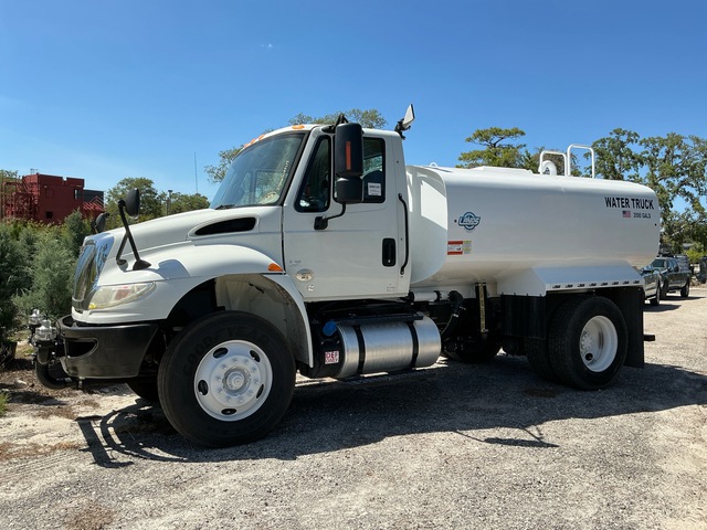 2018 International 4300 2000 gal 4x2 Water Truck