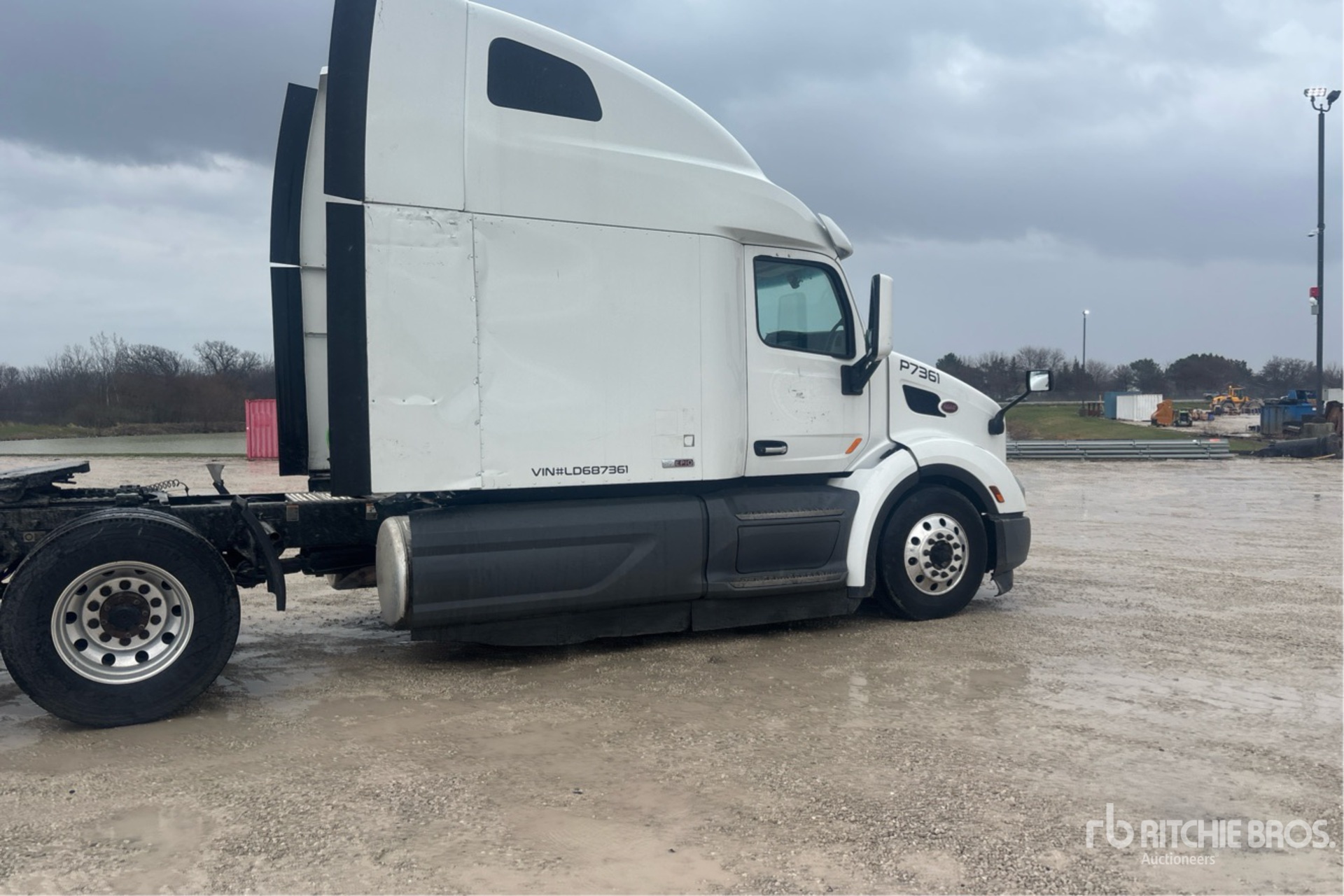 General Appearance with Picture, Right Rear Corner