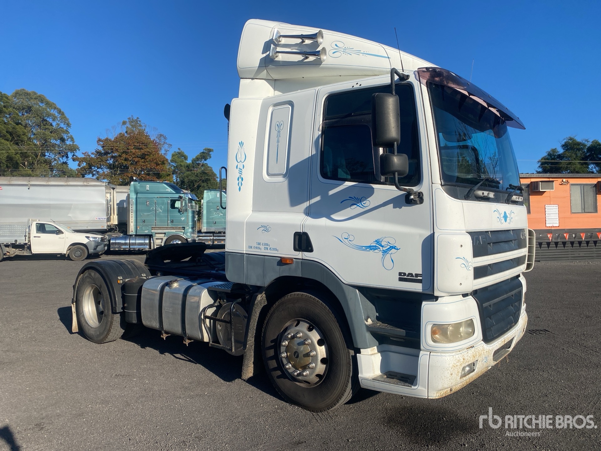 General Appearance with Picture, Left Front Corner