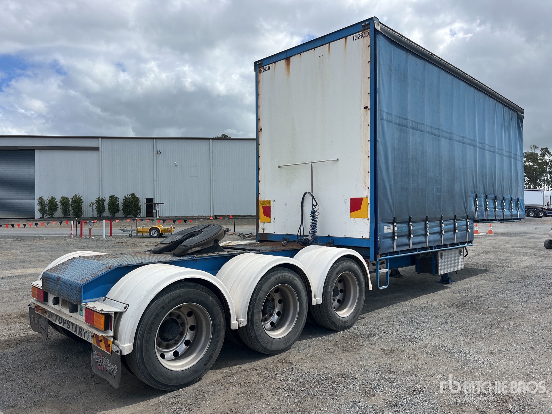 General Appearance with Bild, Ecke vorne rechts