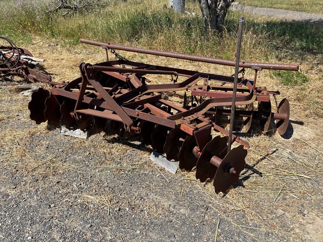 Ford 8 ft 9 in 3-Point Tandem Disc Harrow Ford 8 ft 9 in 3-Point Tandem Disc Harrow