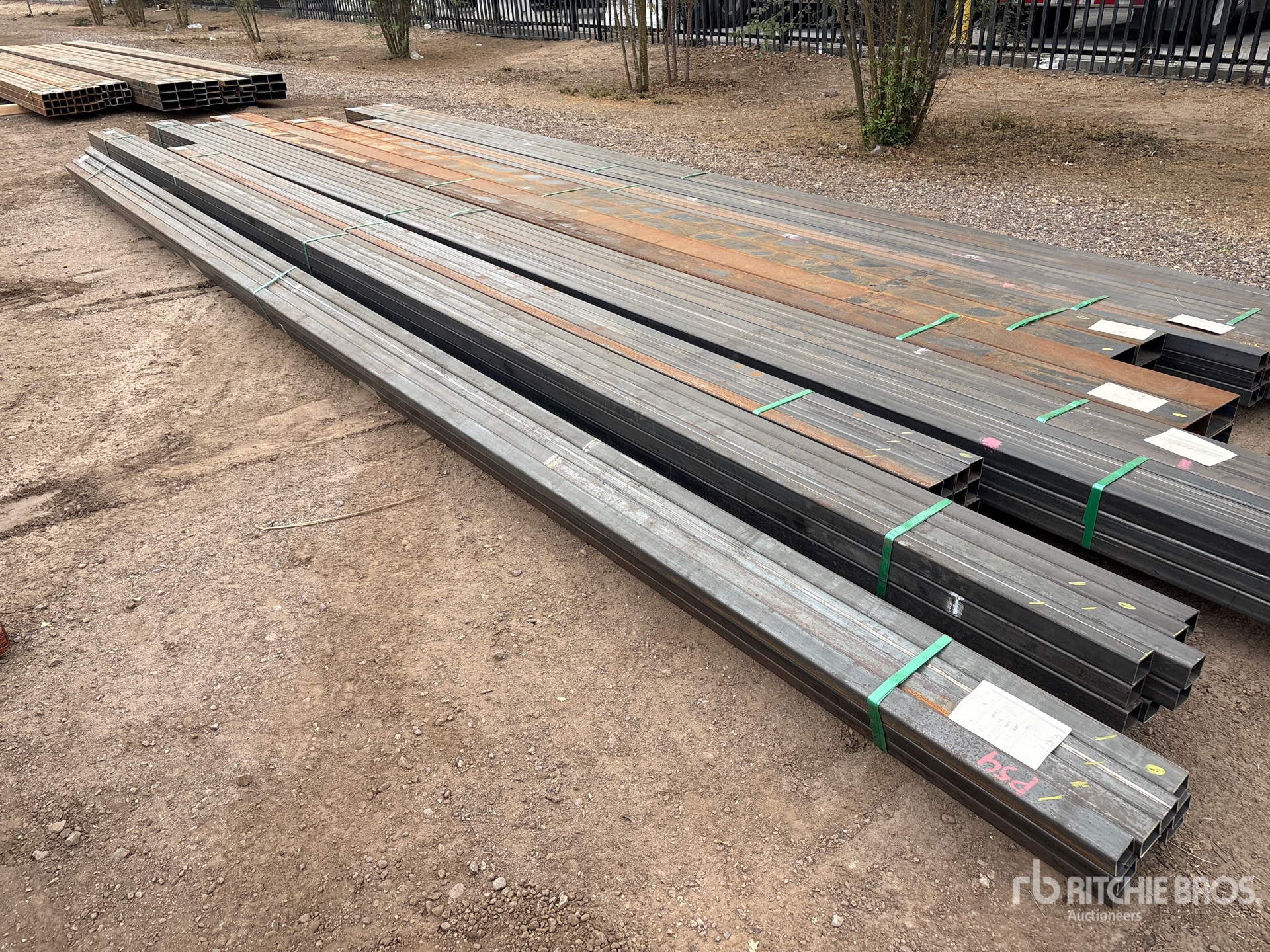 General Appearance with Bild, Ecke vorne links