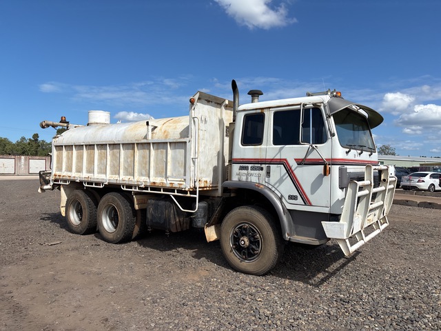 1989 International ACCO 2250 6x4 Water Truck