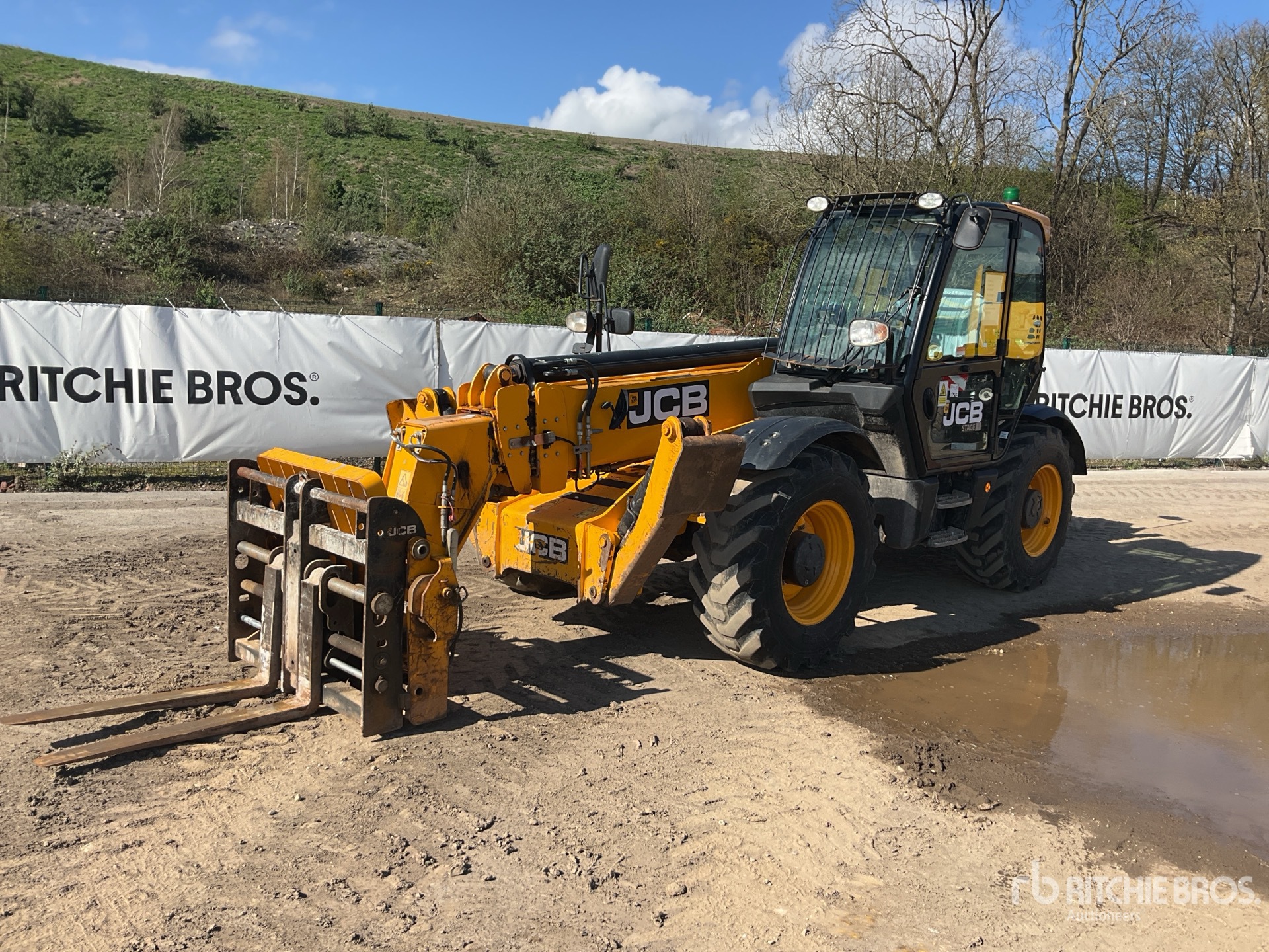 General Appearance with Picture, Left Front Corner