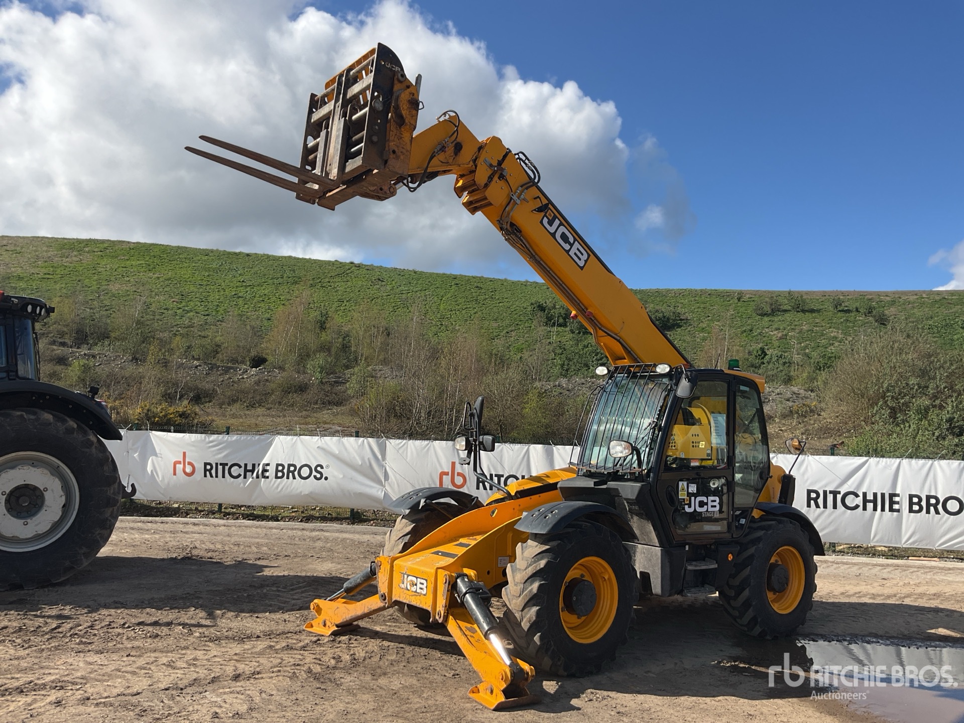 General Appearance with Featured Photo