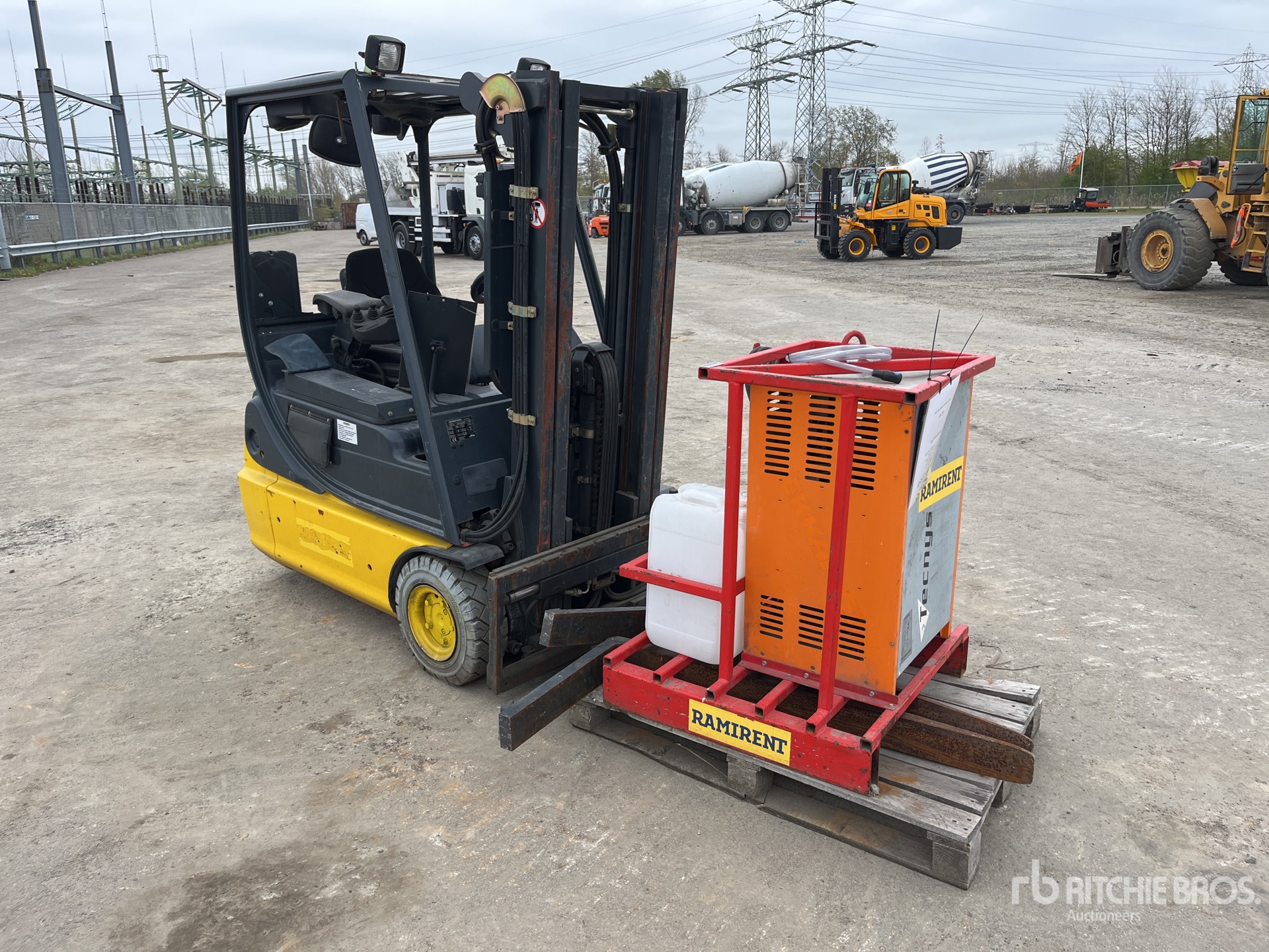 General Appearance with Picture, Right Front Corner