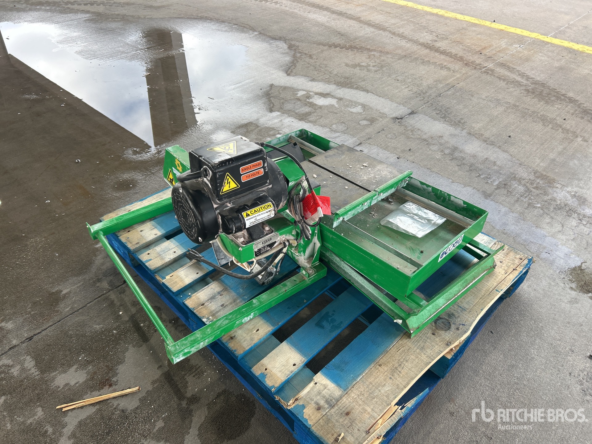 General Appearance with Foto, angolo posteriore sinistro