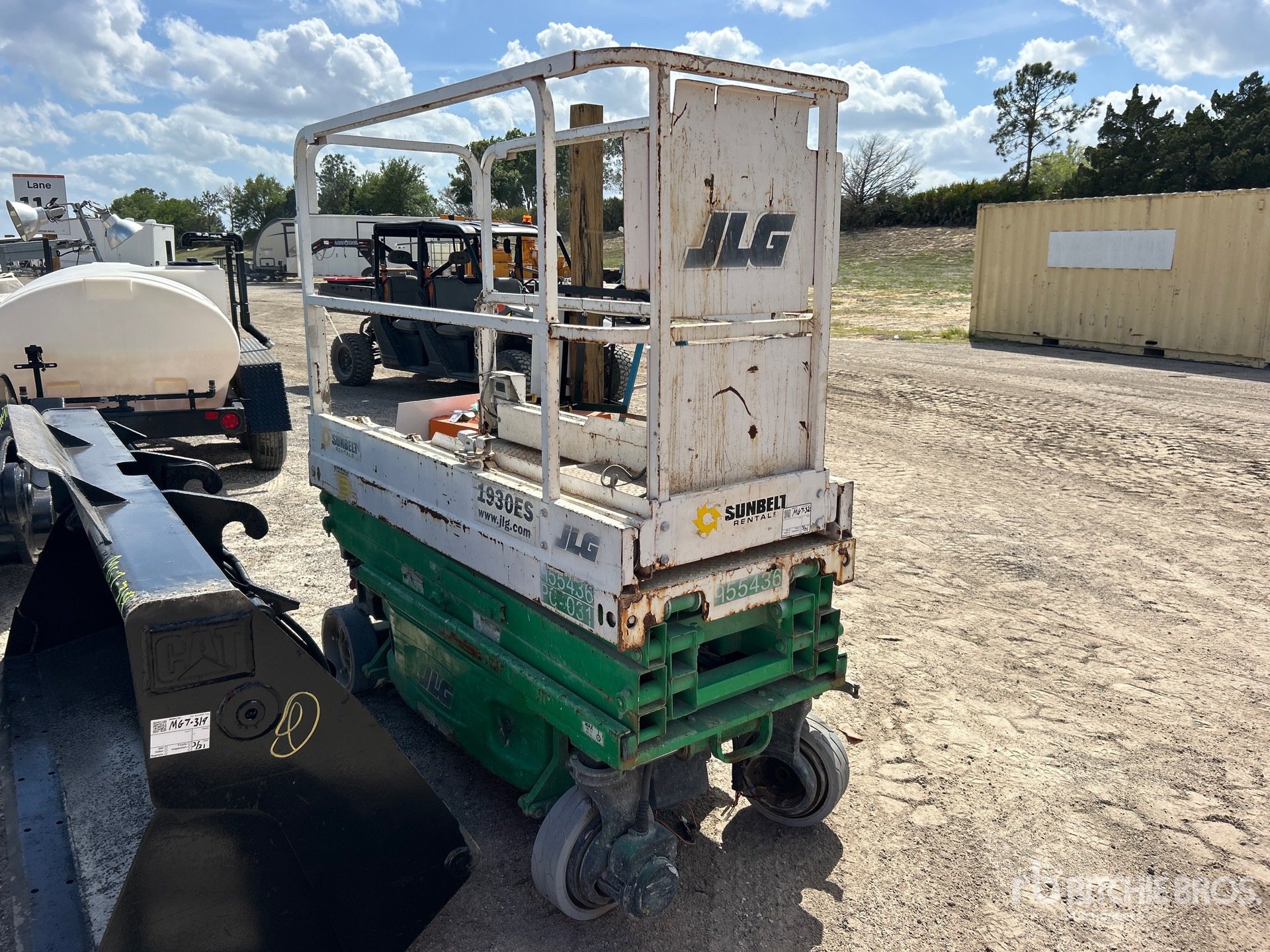 General Appearance with Picture, Right Front Corner