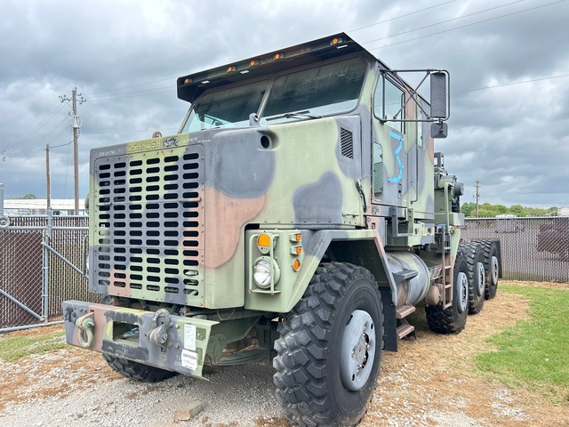 Oshkosh M1070 8x8 Extended Cab Winch Truck (Inoperable)