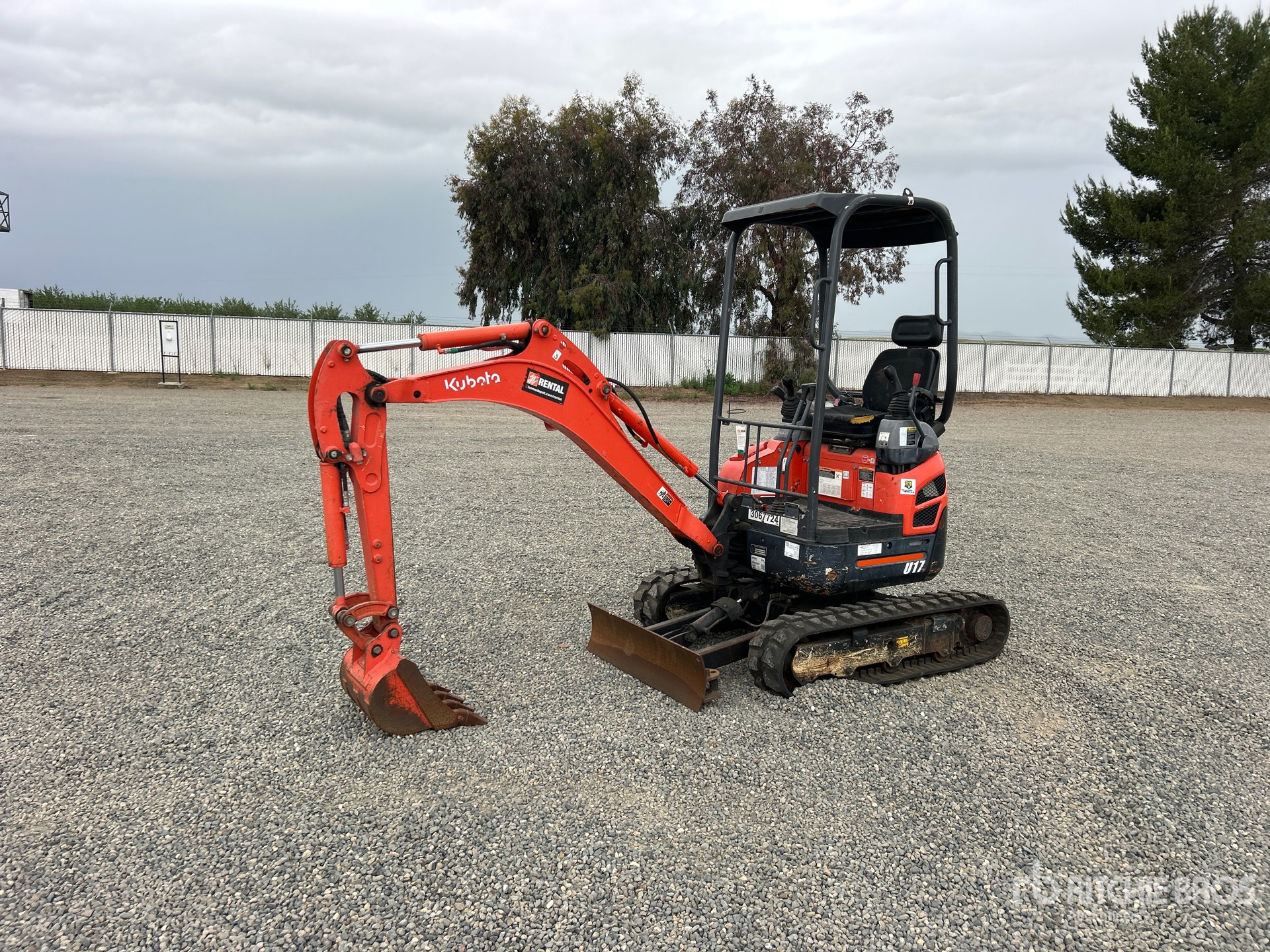 General Appearance with Picture, Left Front Corner