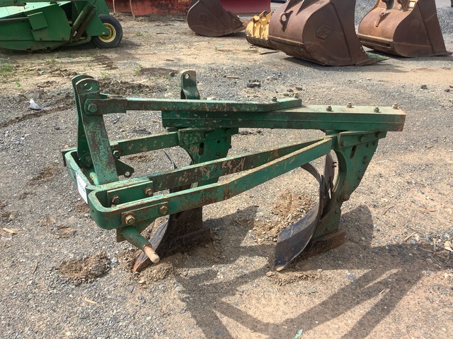 John Deere 28 in 3-Point 2 Bottom Breaking Plow