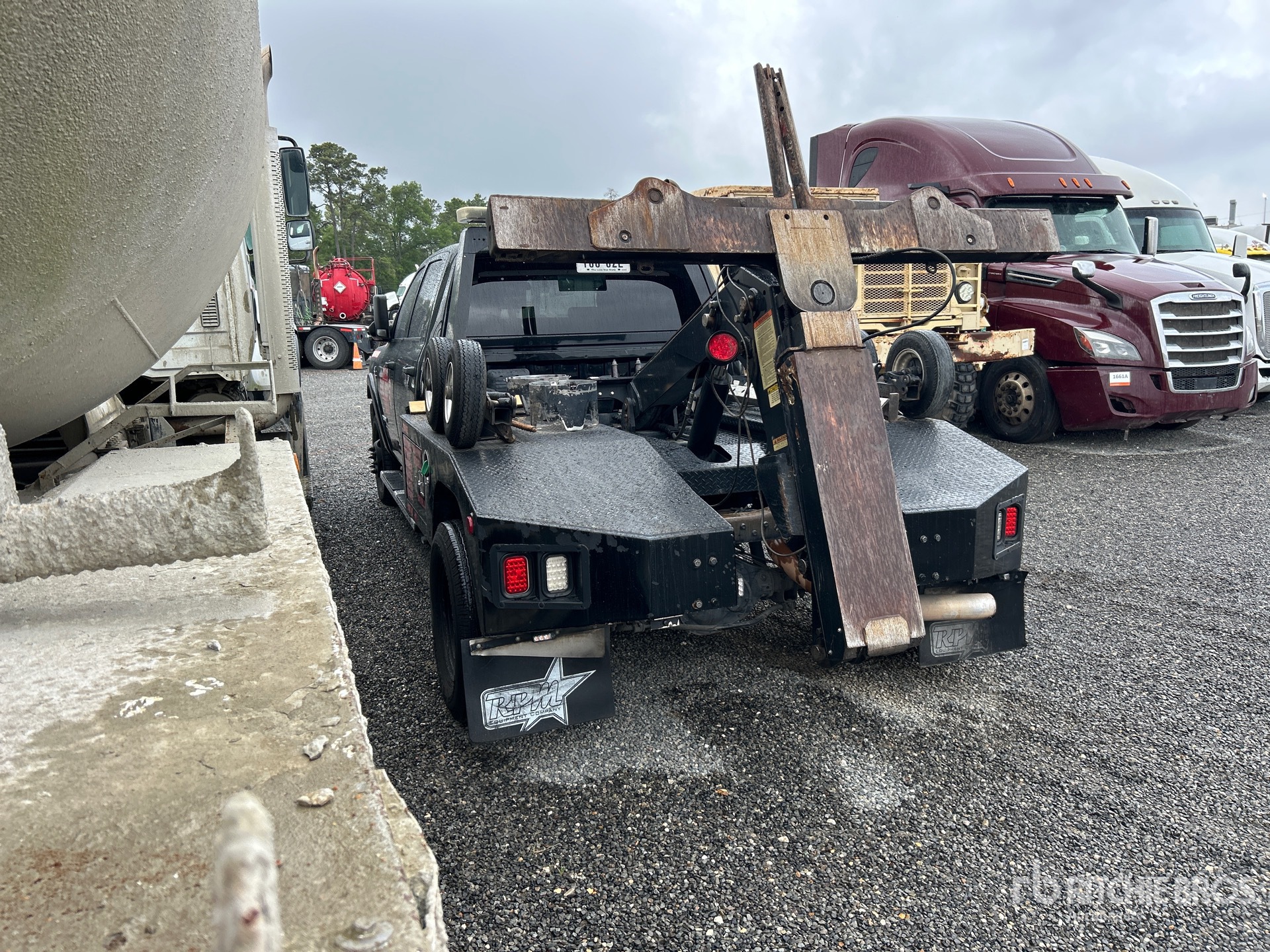 General Appearance with Picture, Left Rear Corner