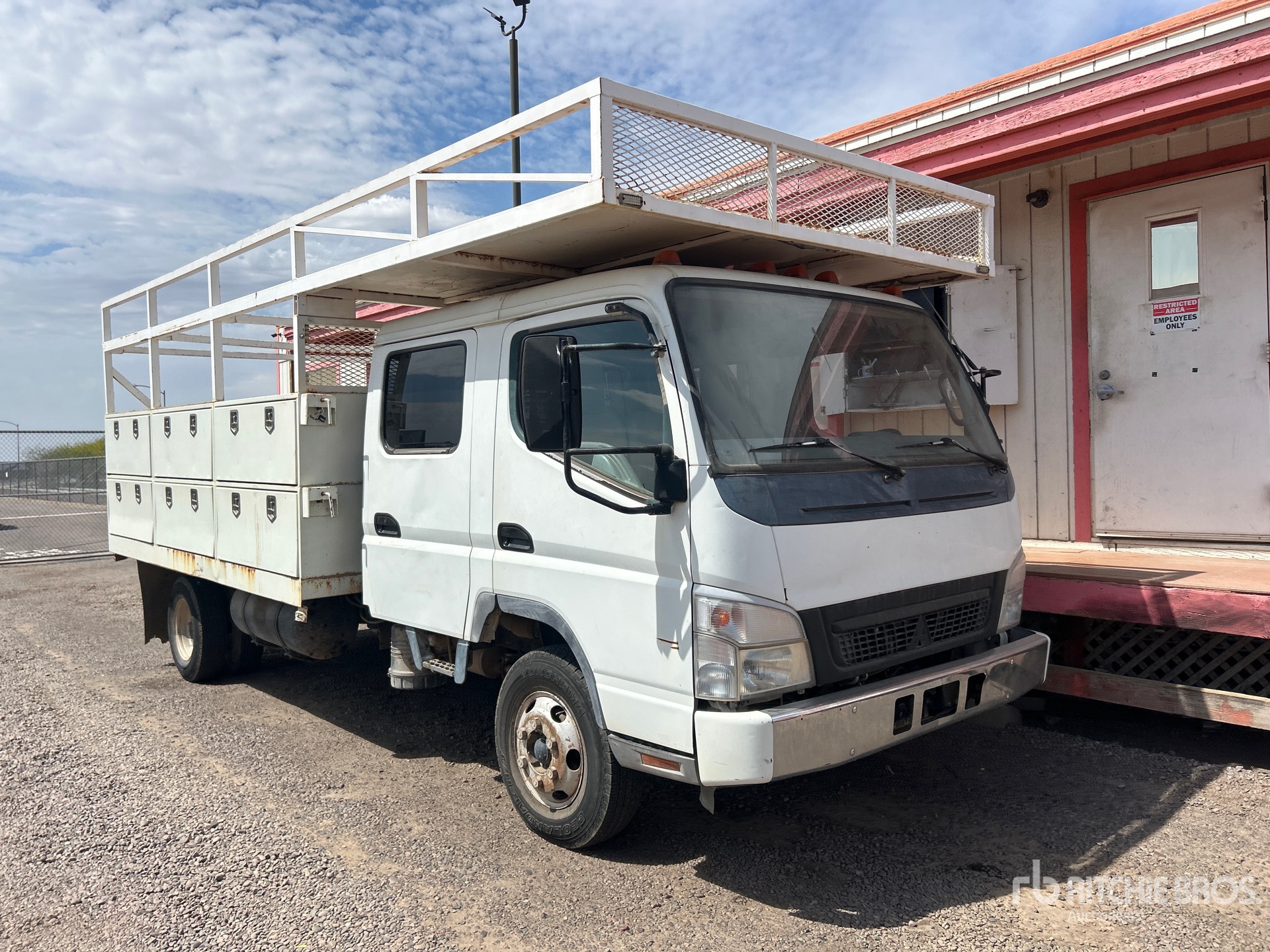 2005 Mitsubishi FE84W