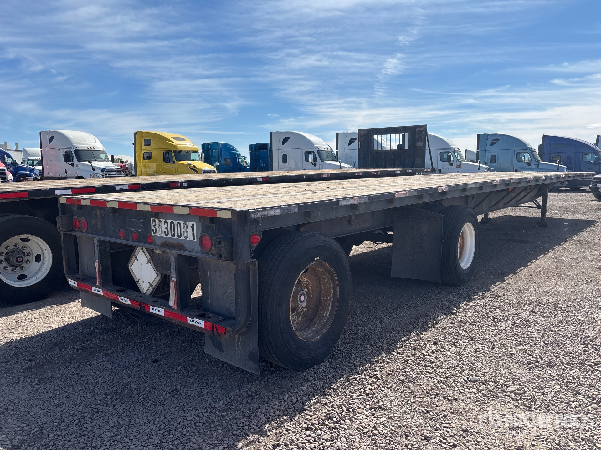 Aspect général with Image, coin arrière droit