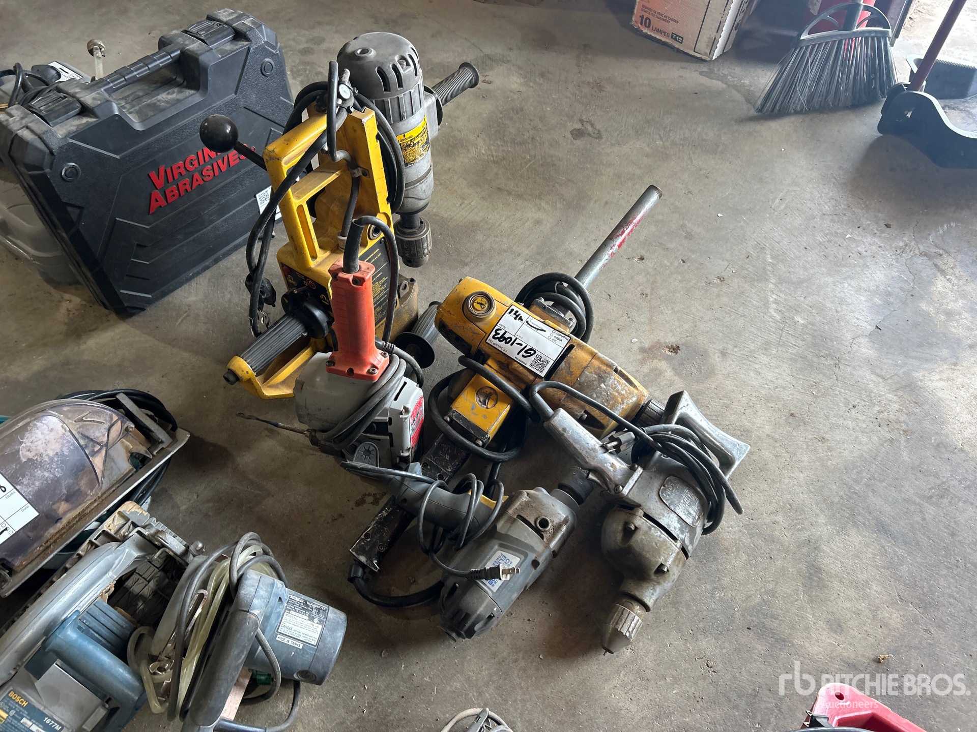 General Appearance with Foto, angolo anteriore sinistro