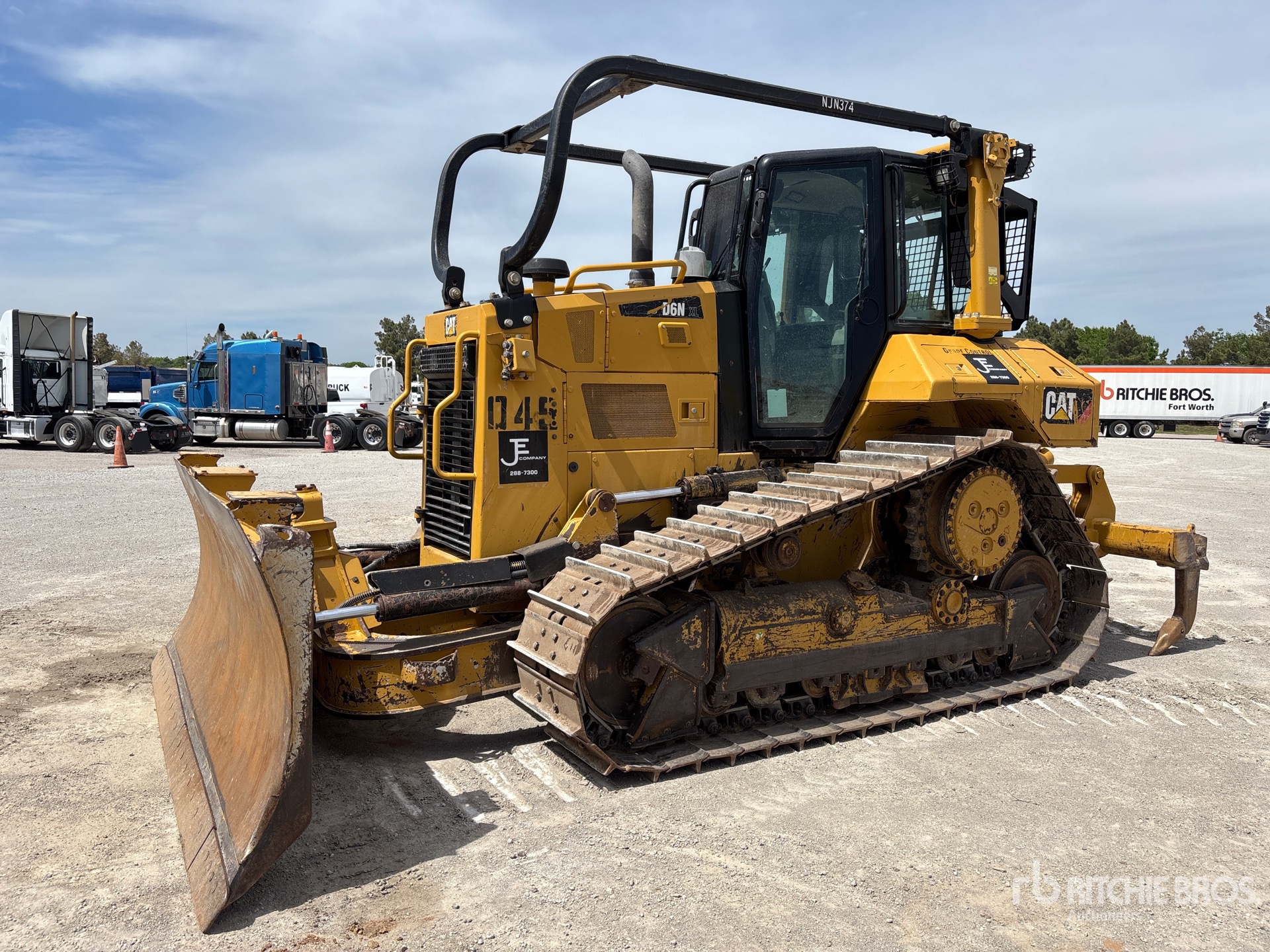 General Appearance with Picture, Left Front Corner