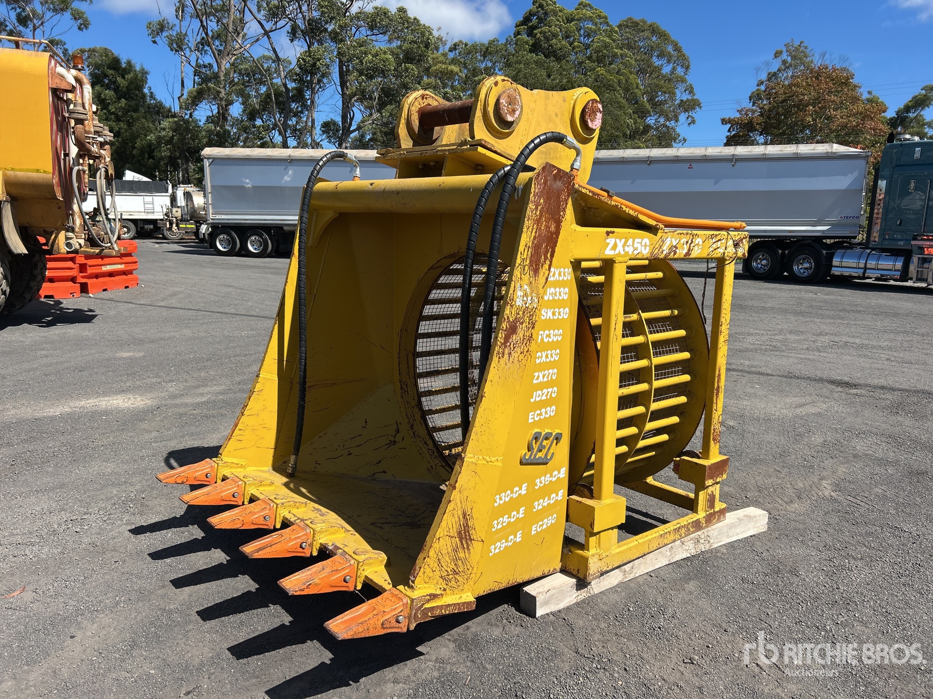 General Appearance with Picture, Left Front Corner