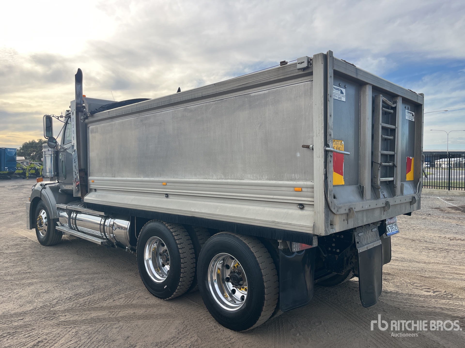 General Appearance with Picture, Right Rear Corner
