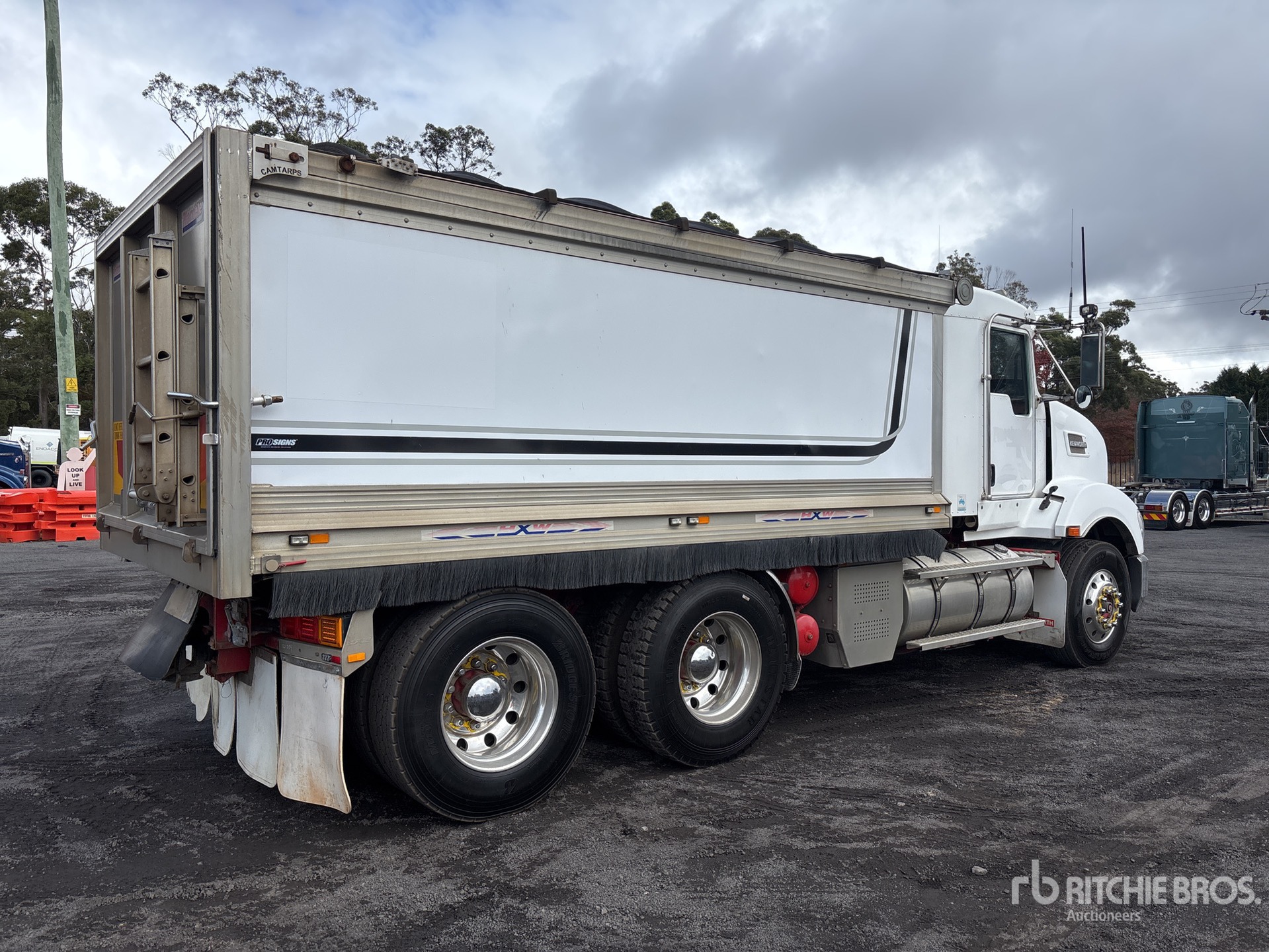 General Appearance with Picture, Left Rear Corner