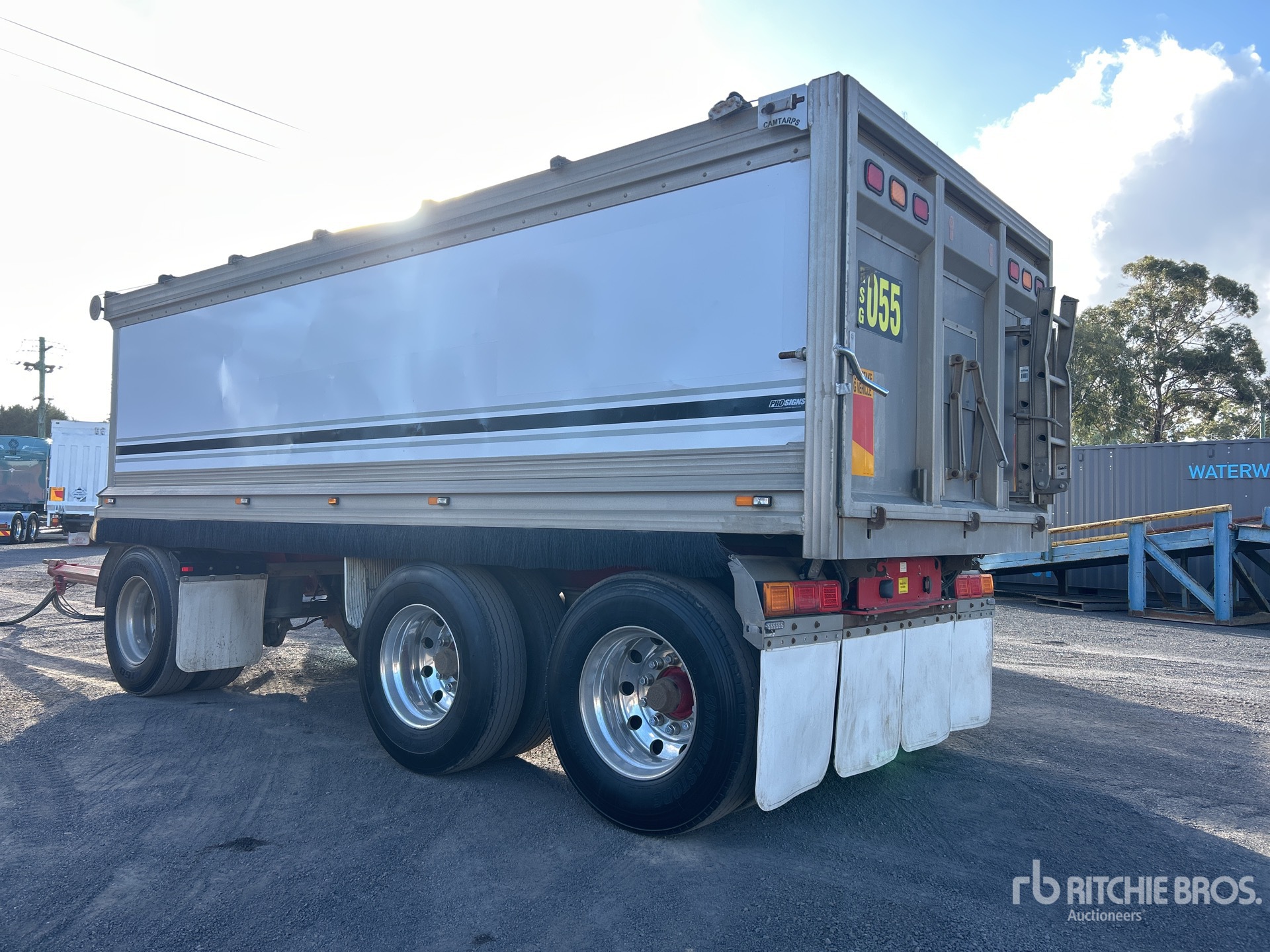 General Appearance with Picture, Right Rear Corner