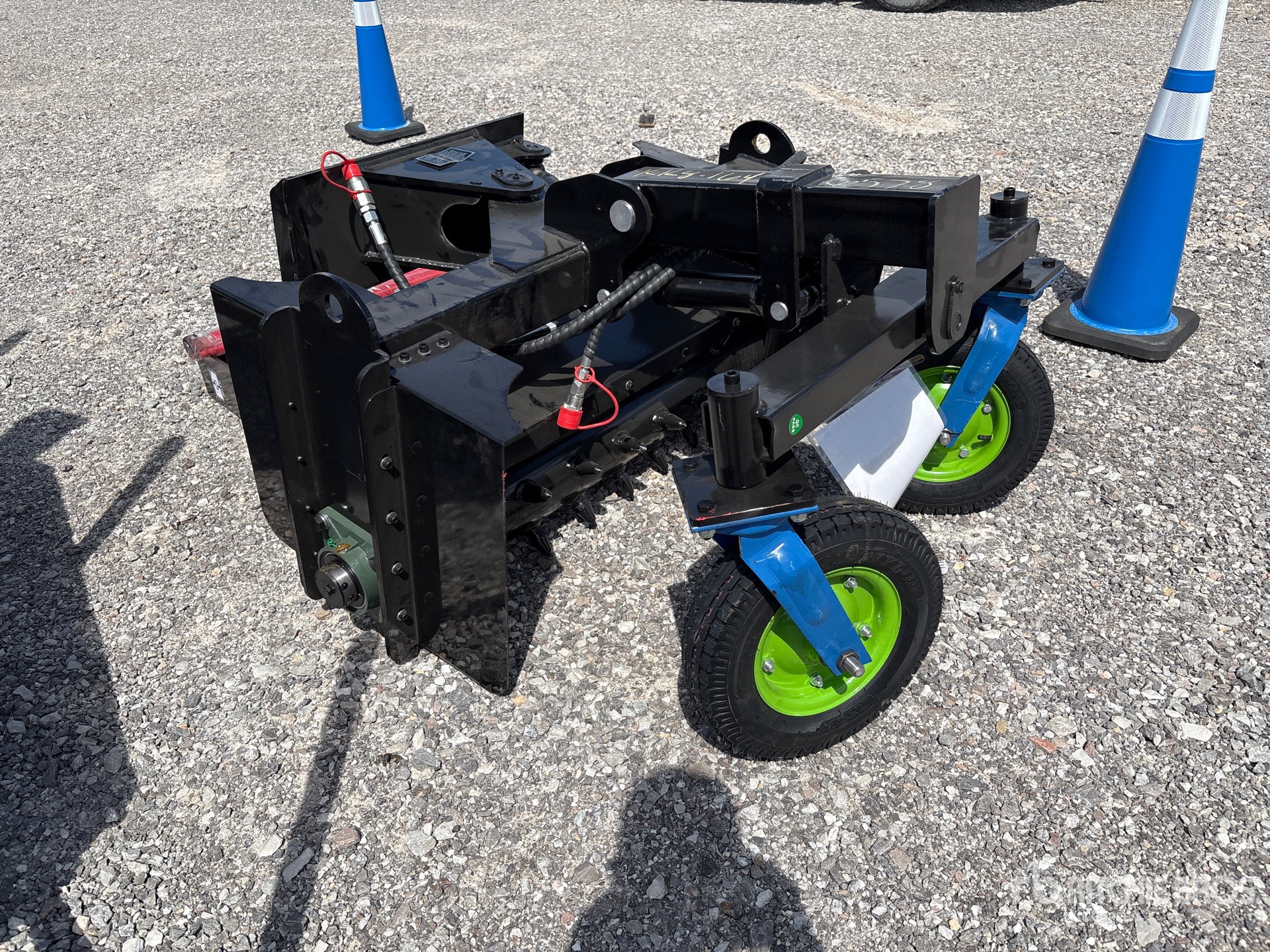 General Appearance with Picture, Right Front Corner