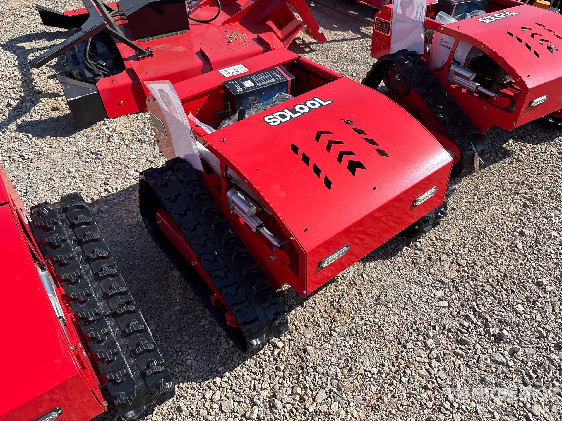 General Appearance with Picture, Right Front Corner