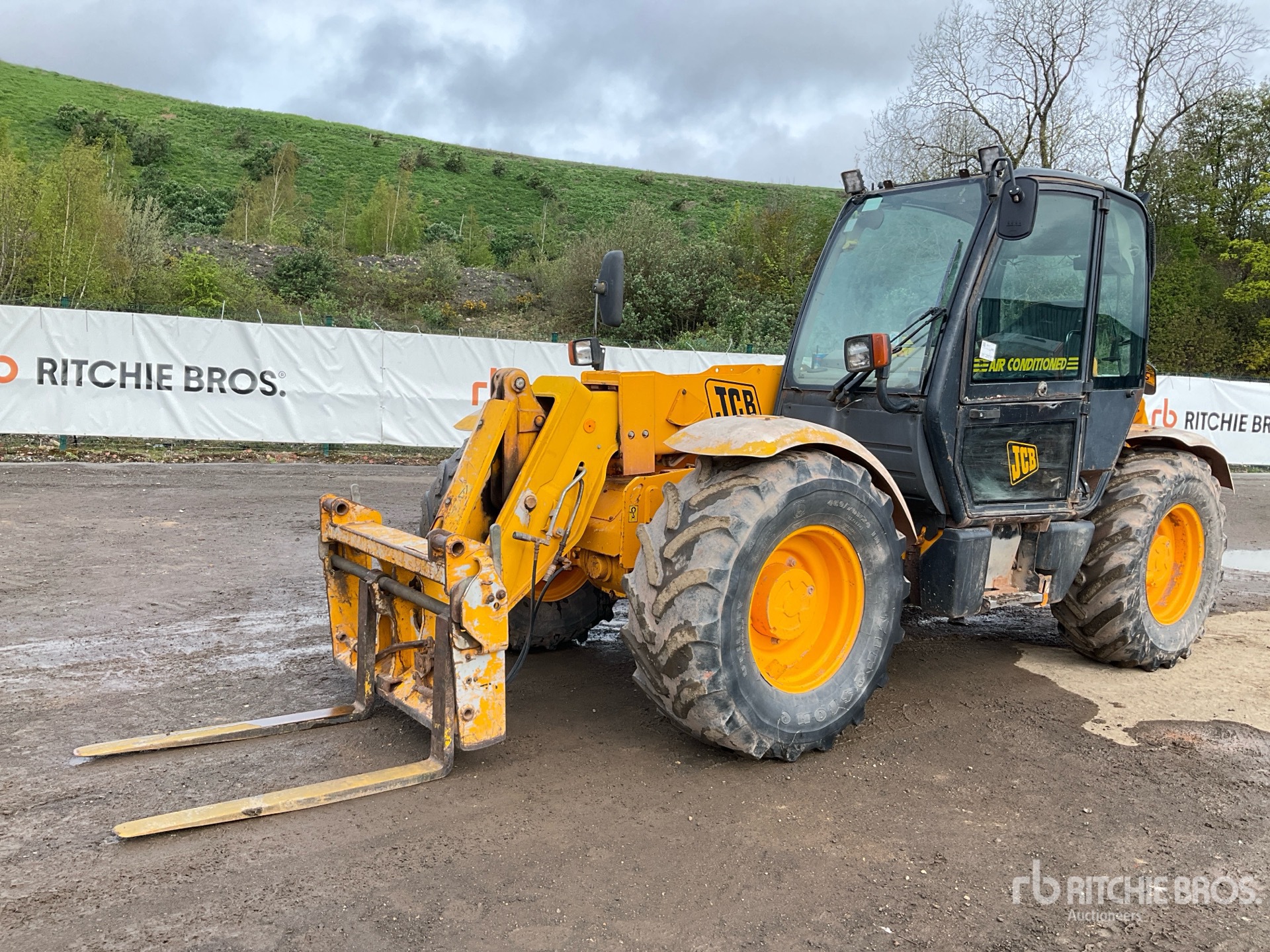 General Appearance with Picture, Left Front Corner