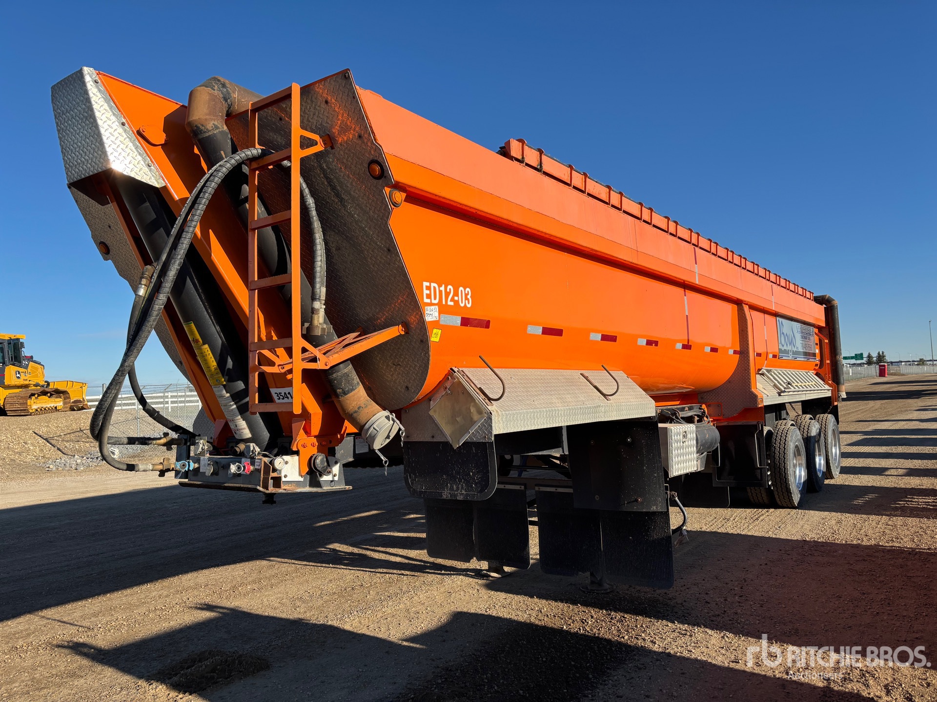 Photo of a 2013 Midland 40 ft Tri/A