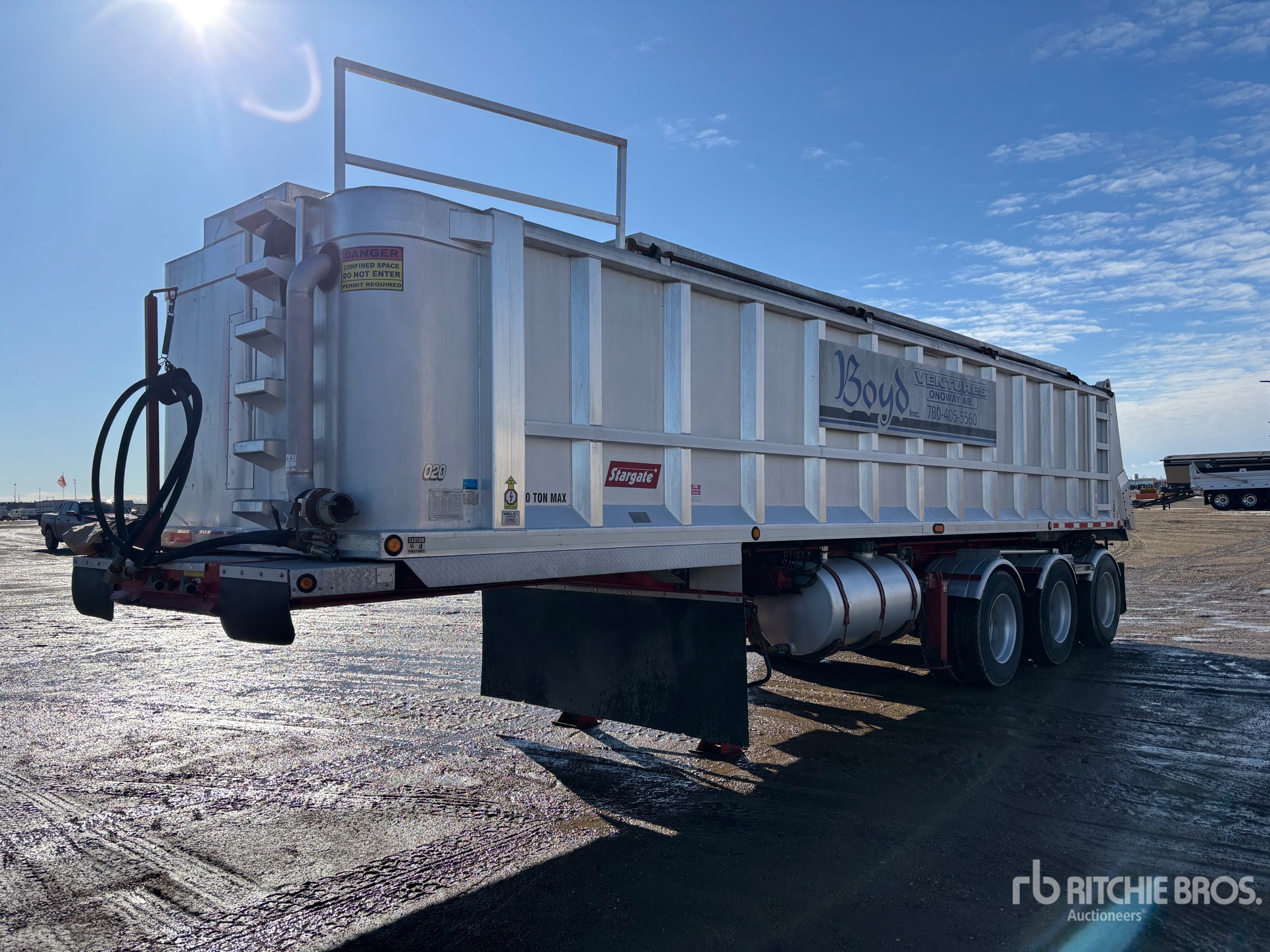 General Appearance with Image, coin avant gauche