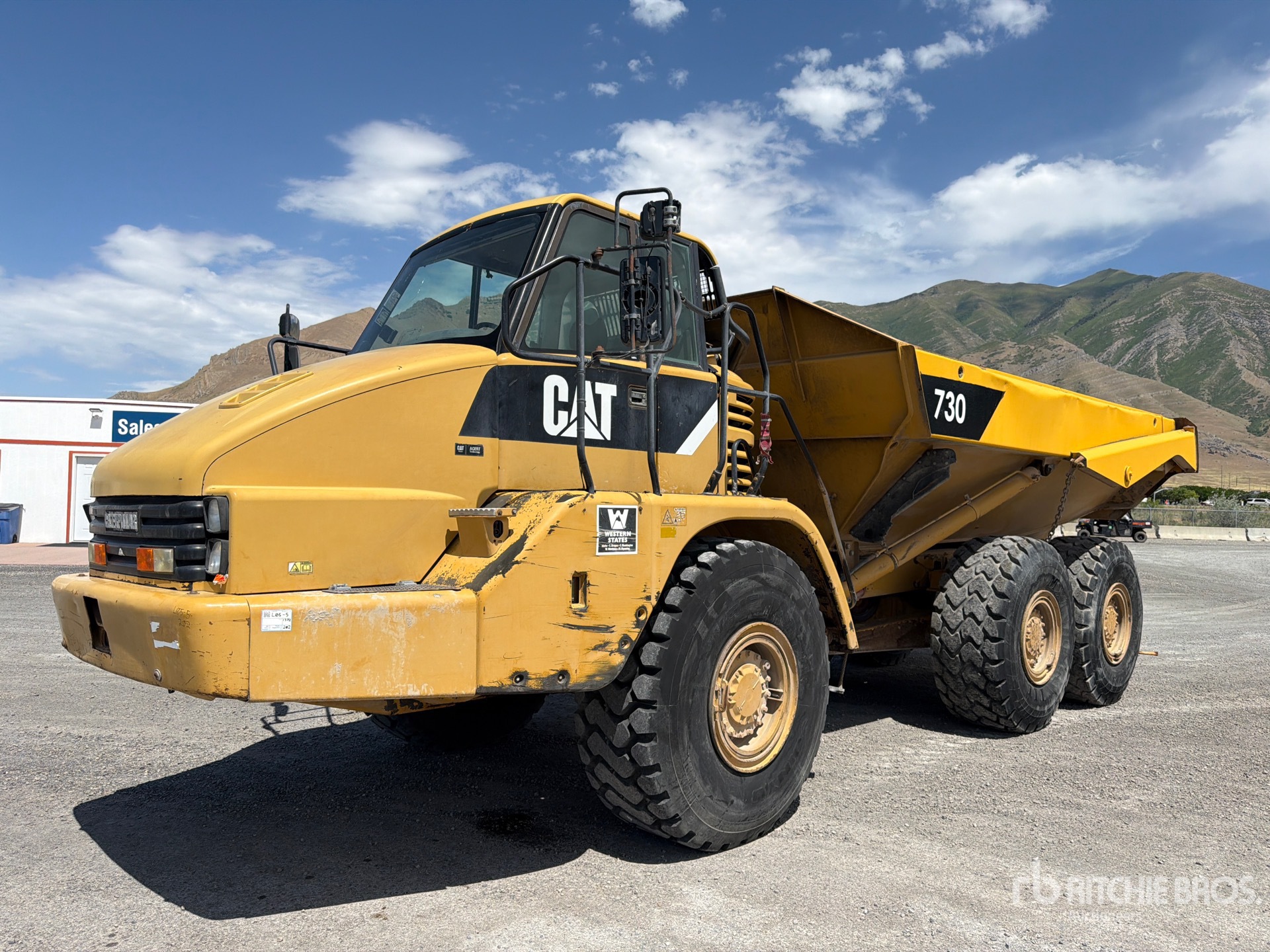 Photo of a 2007 Caterpillar 730