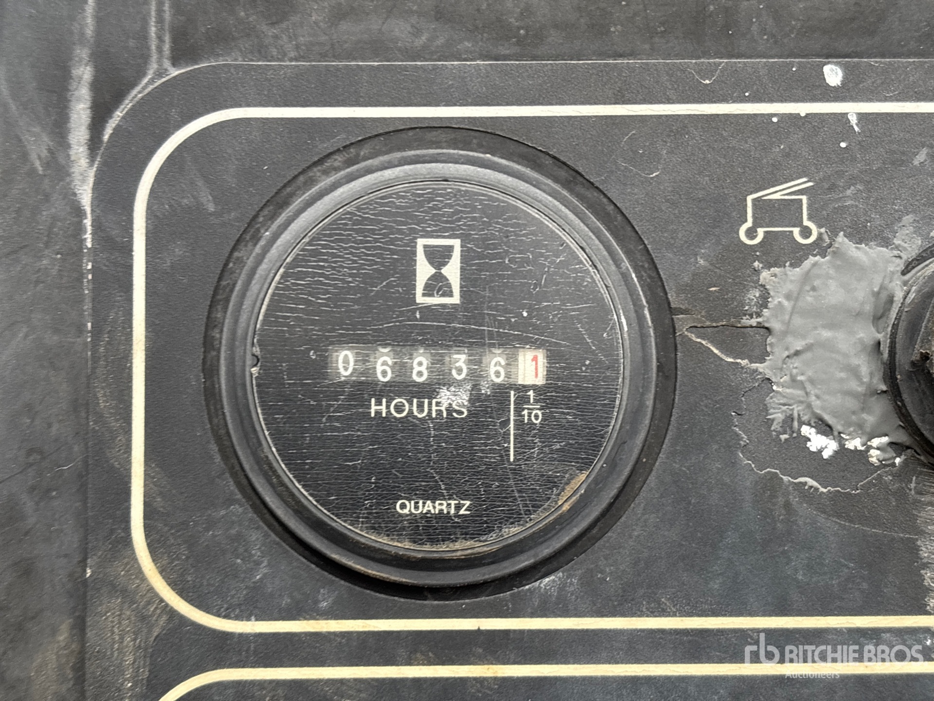 General Appearance with Hour Meter / Odometer