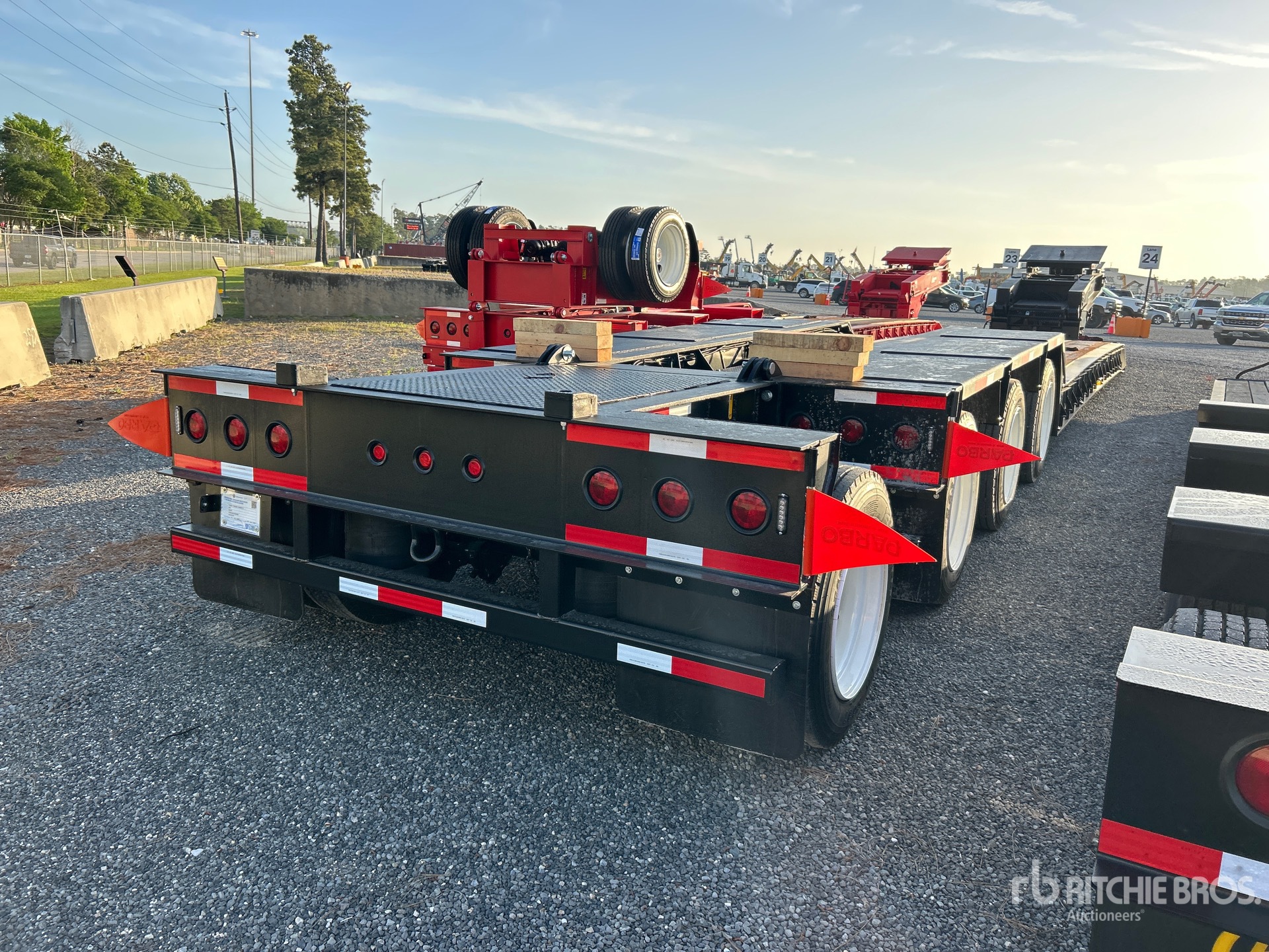 Aspect général with Image, coin arrière droit