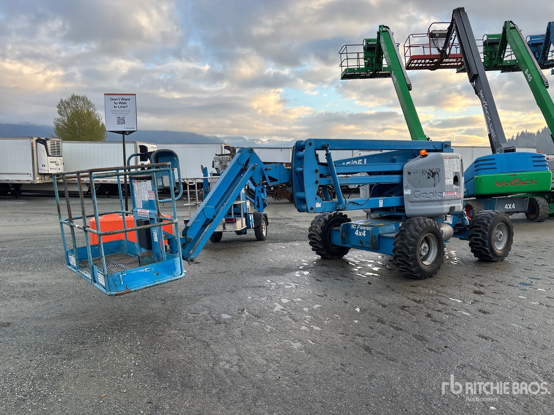 General Appearance with Bild, Ecke vorne links