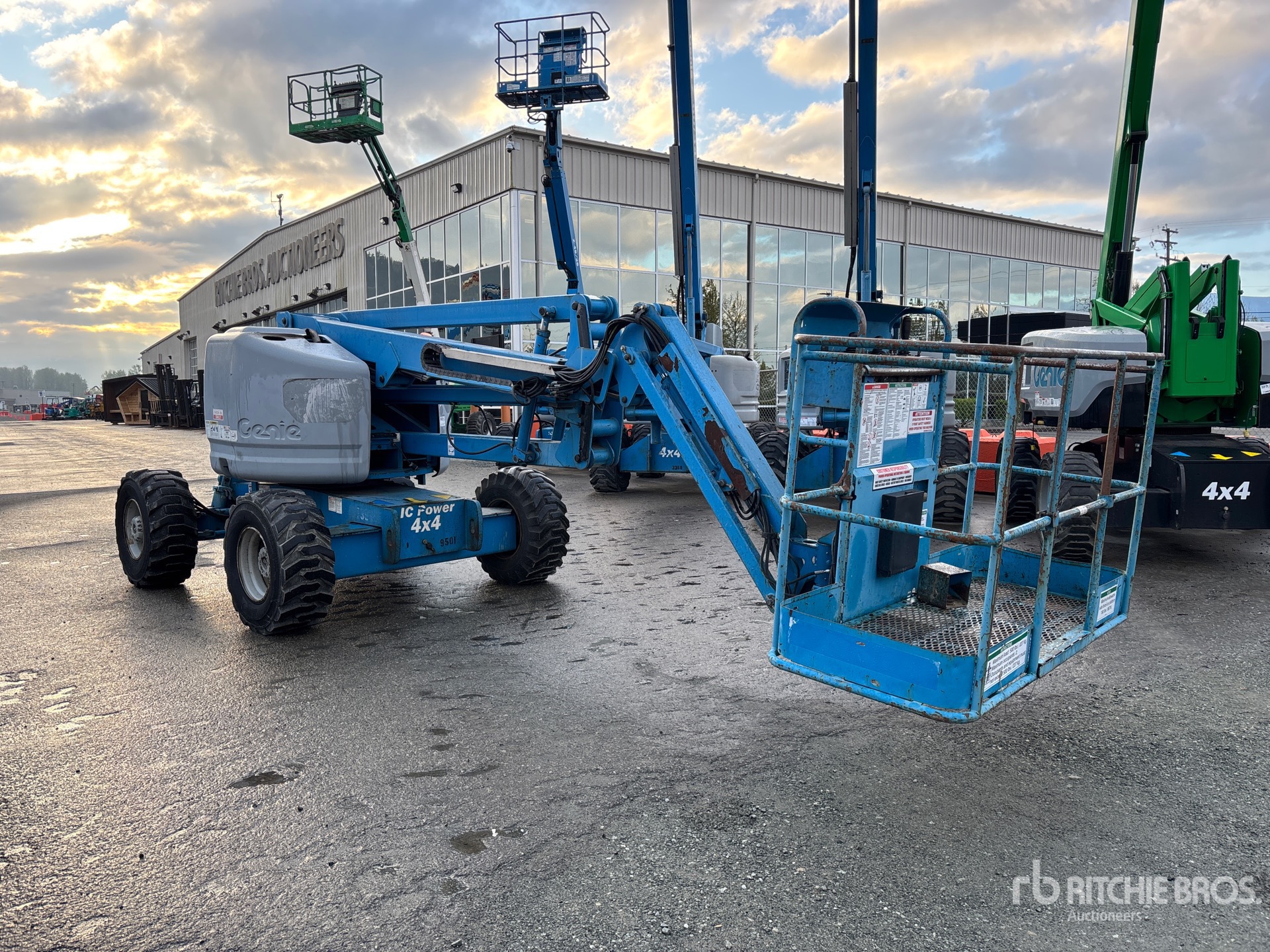 General Appearance with Bild, Ecke vorne rechts