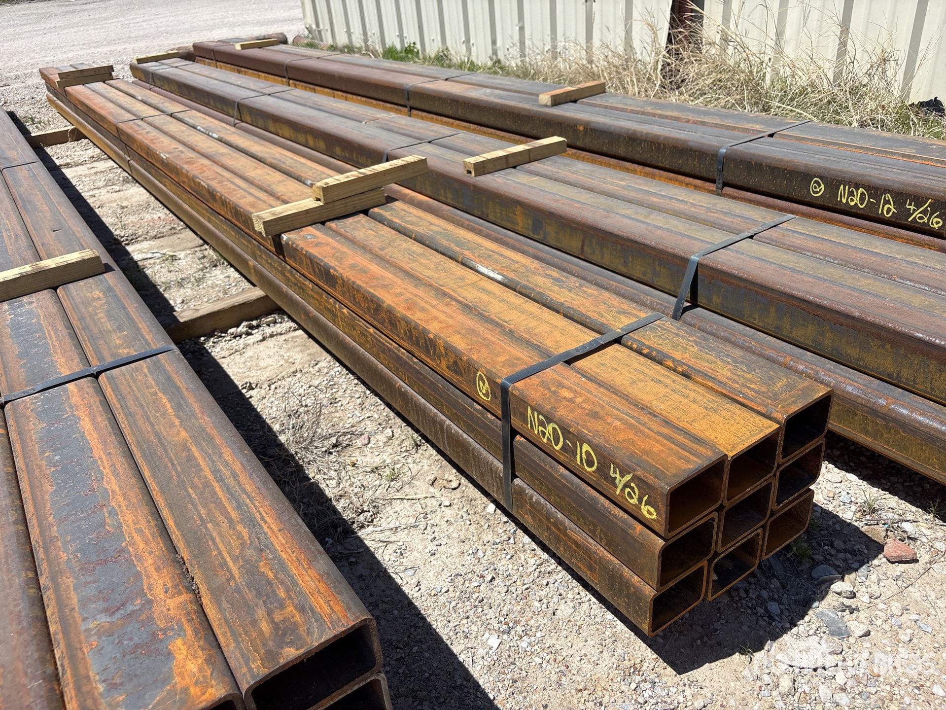 General Appearance with Image, coin avant gauche